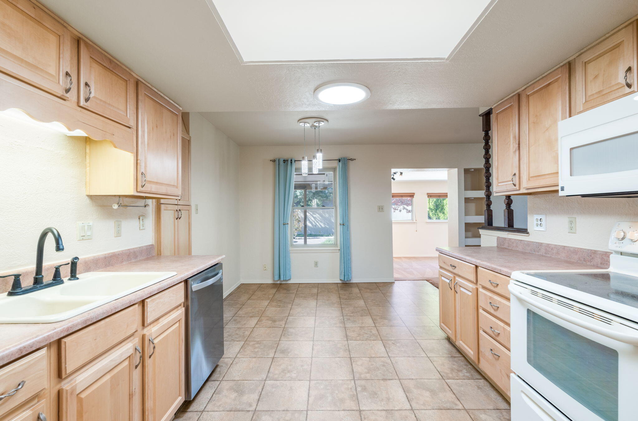 Photo 11 — 10313 Leymon Court NW