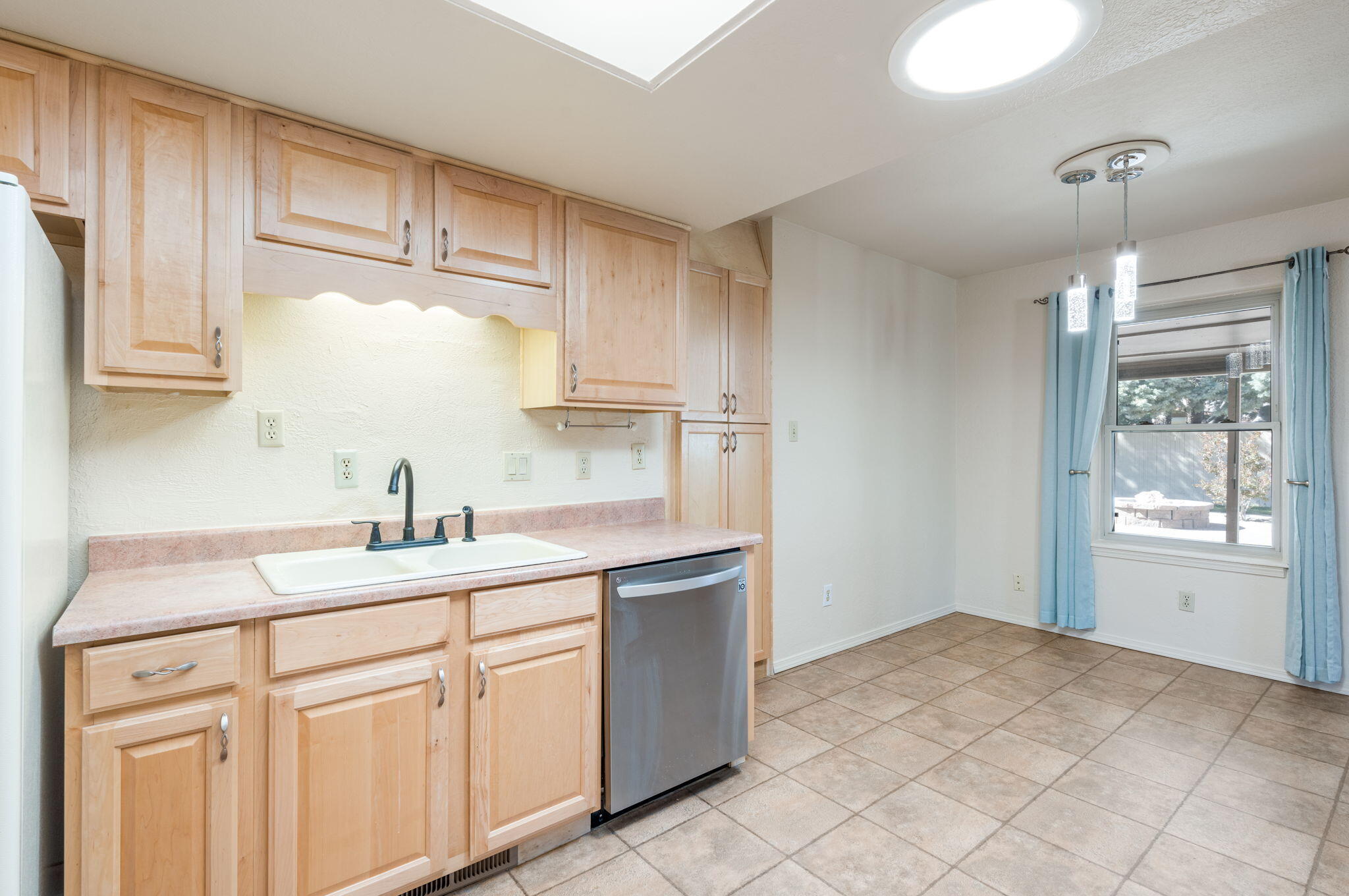 Photo 12 — 10313 Leymon Court NW