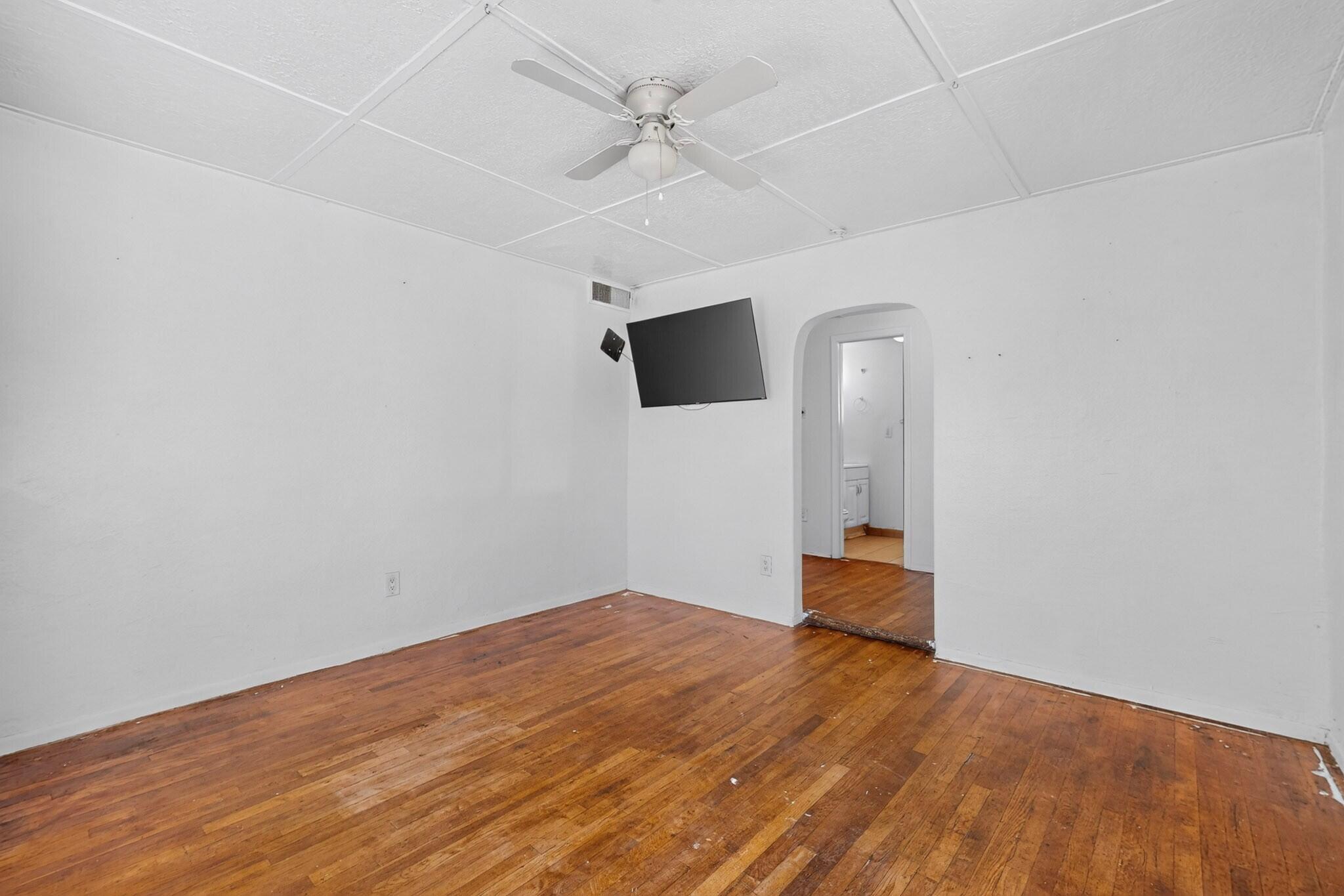 Photo 19 — 1110 Santa Fe Avenue SW