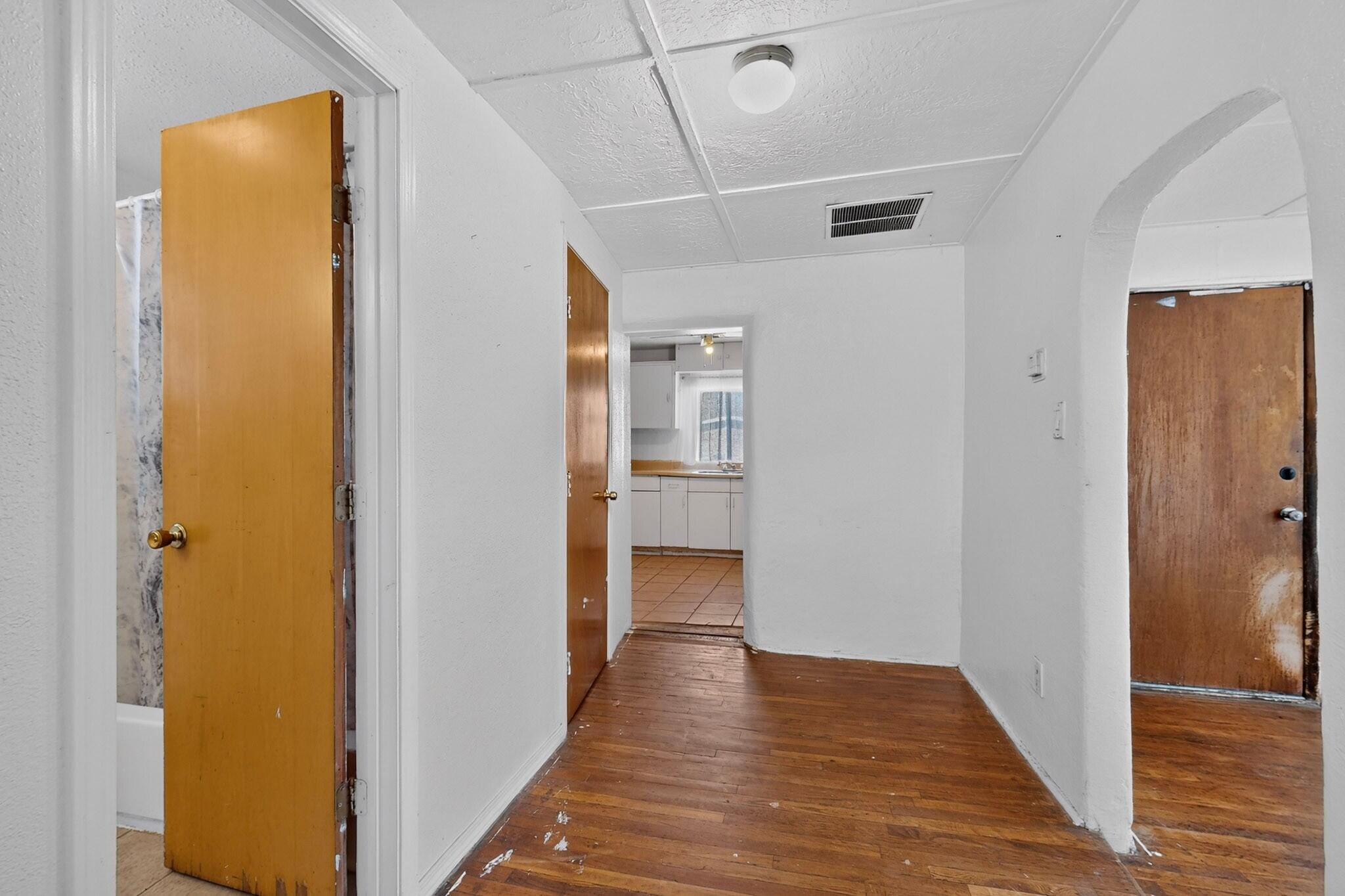 Photo 11 — 1110 Santa Fe Avenue SW
