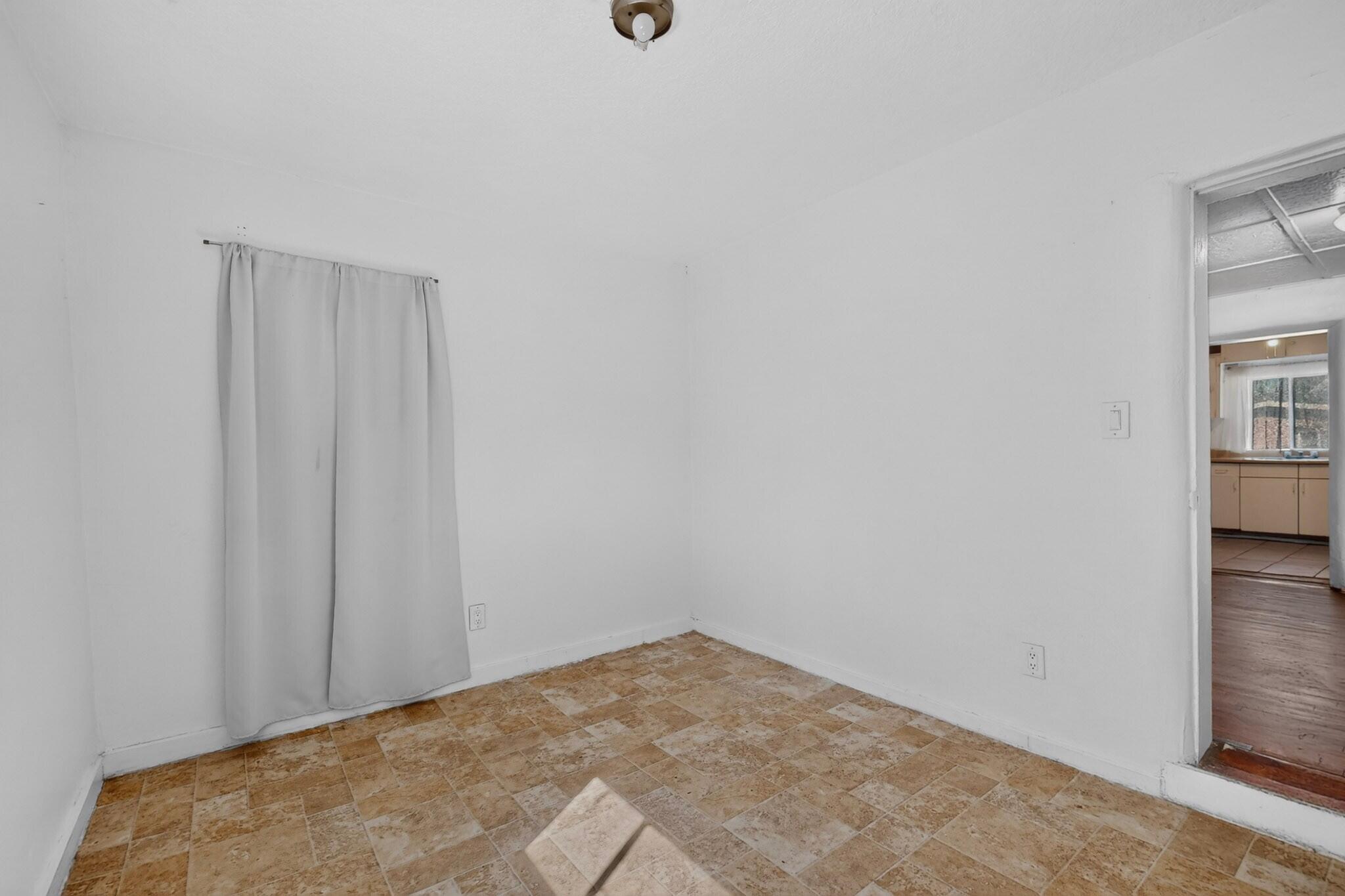 Photo 9 — 1110 Santa Fe Avenue SW