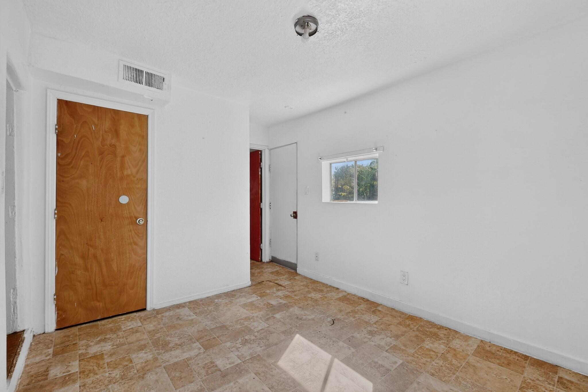 Photo 8 — 1110 Santa Fe Avenue SW
