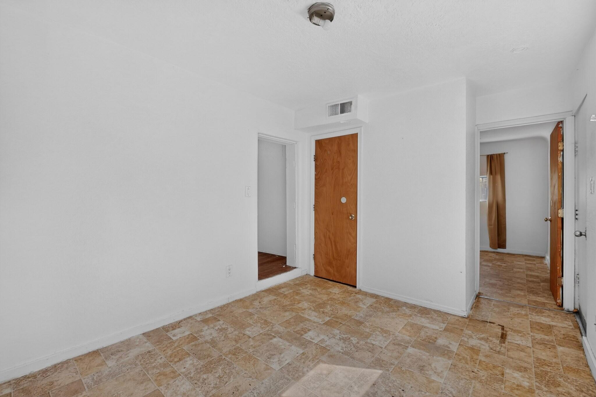 Photo 7 — 1110 Santa Fe Avenue SW
