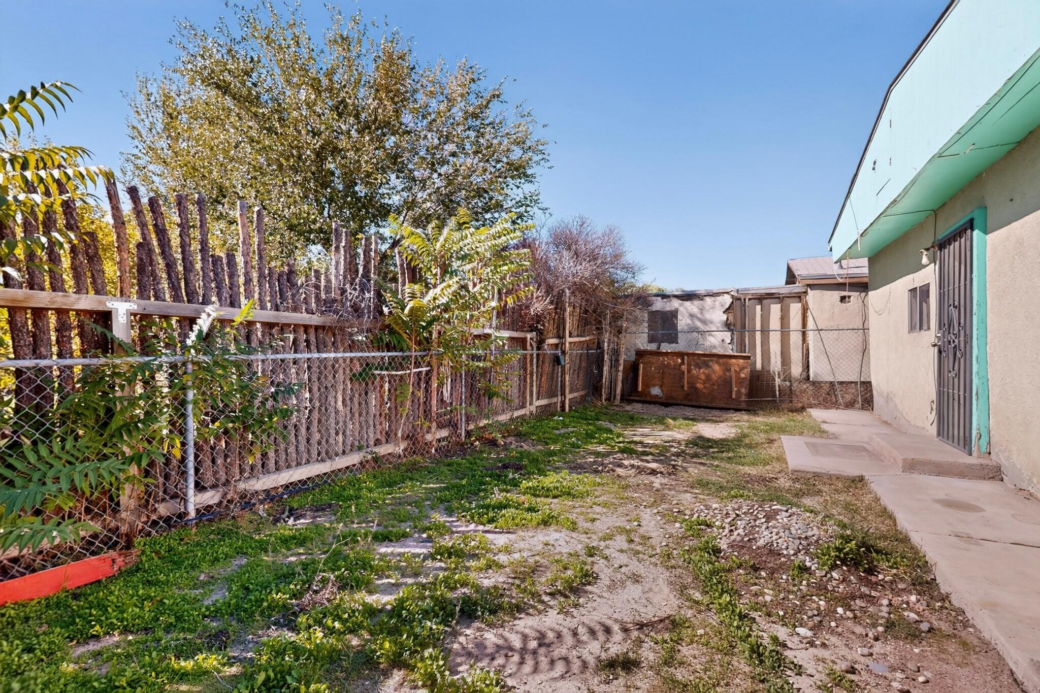 Photo 4 — 1110 Santa Fe Avenue SW