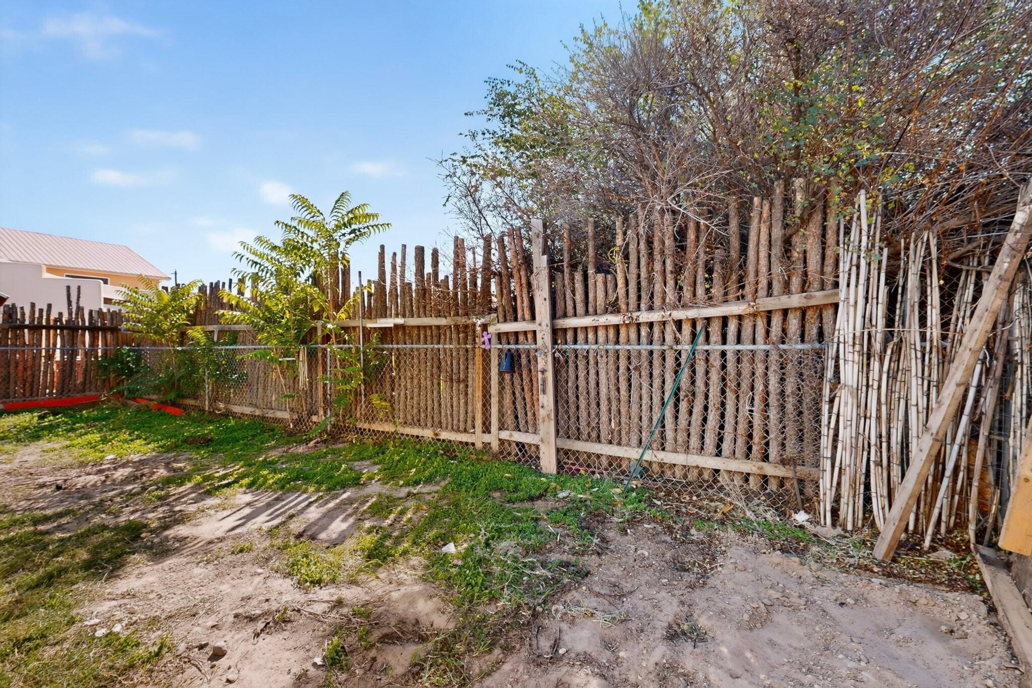 Photo 3 — 1110 Santa Fe Avenue SW