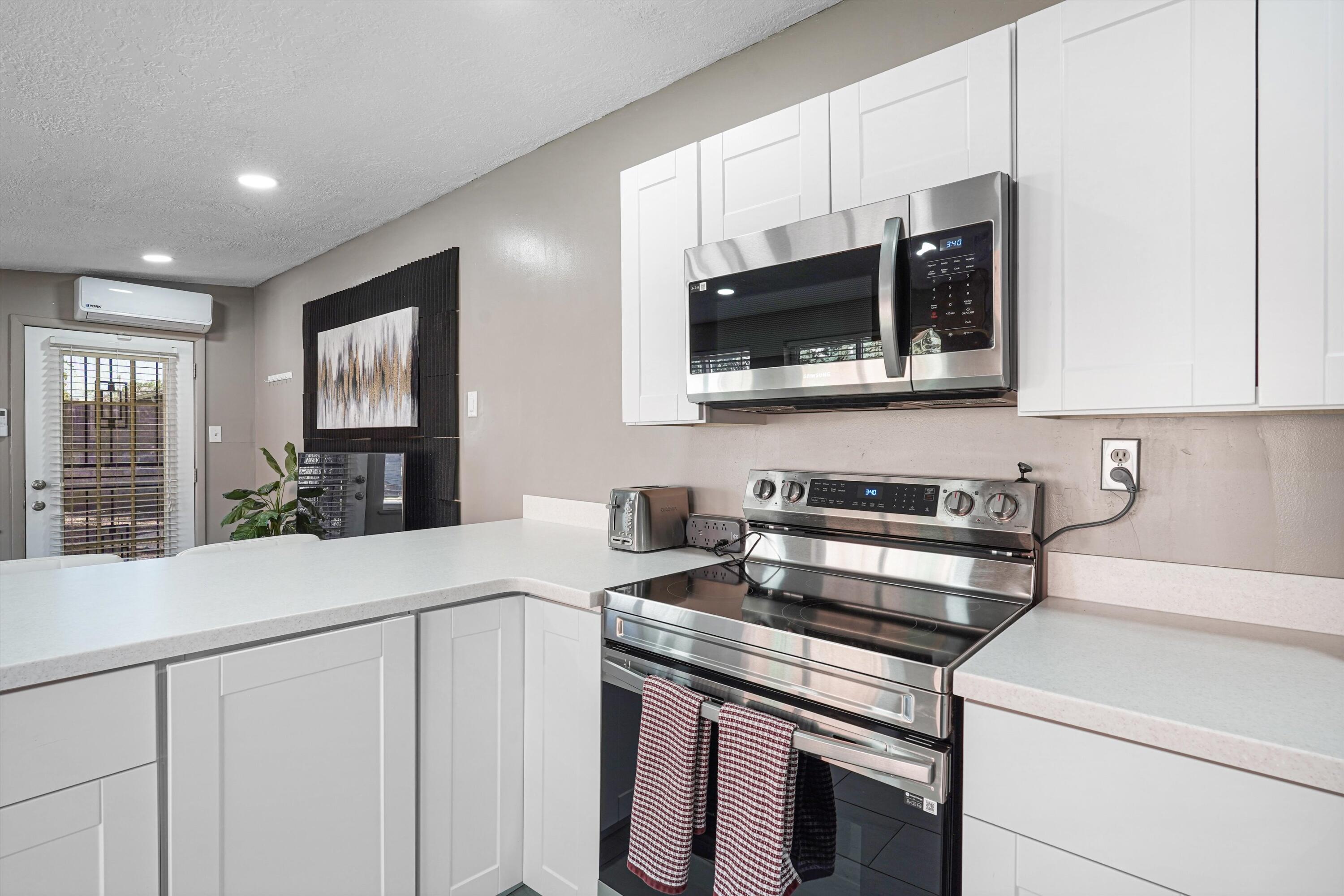 Photo 13 — 1628 Muriel Street NE
