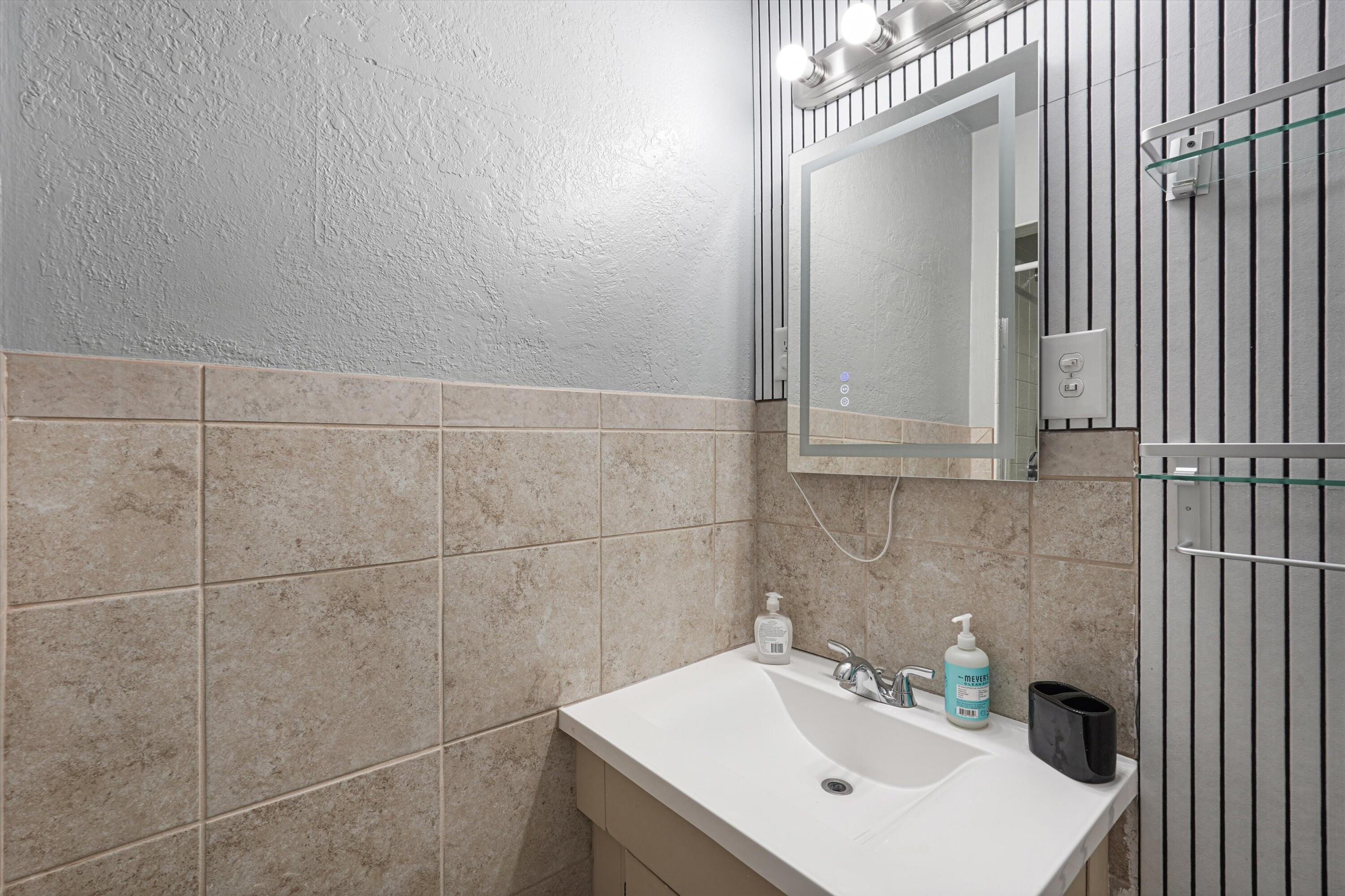 Photo 9 — 1628 Muriel Street NE