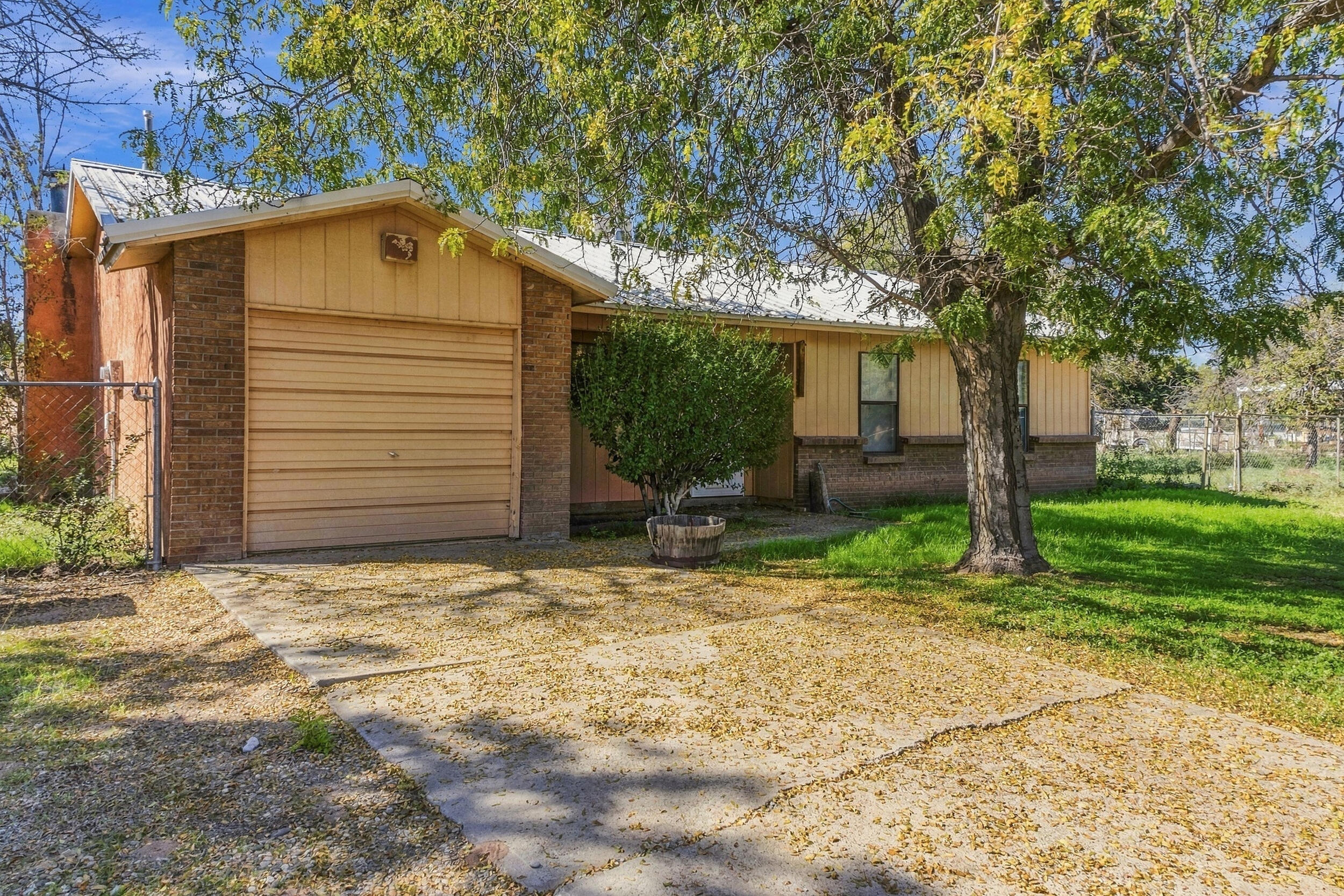 2010 El Dorado Loop, Bosque Farms, NM 87068