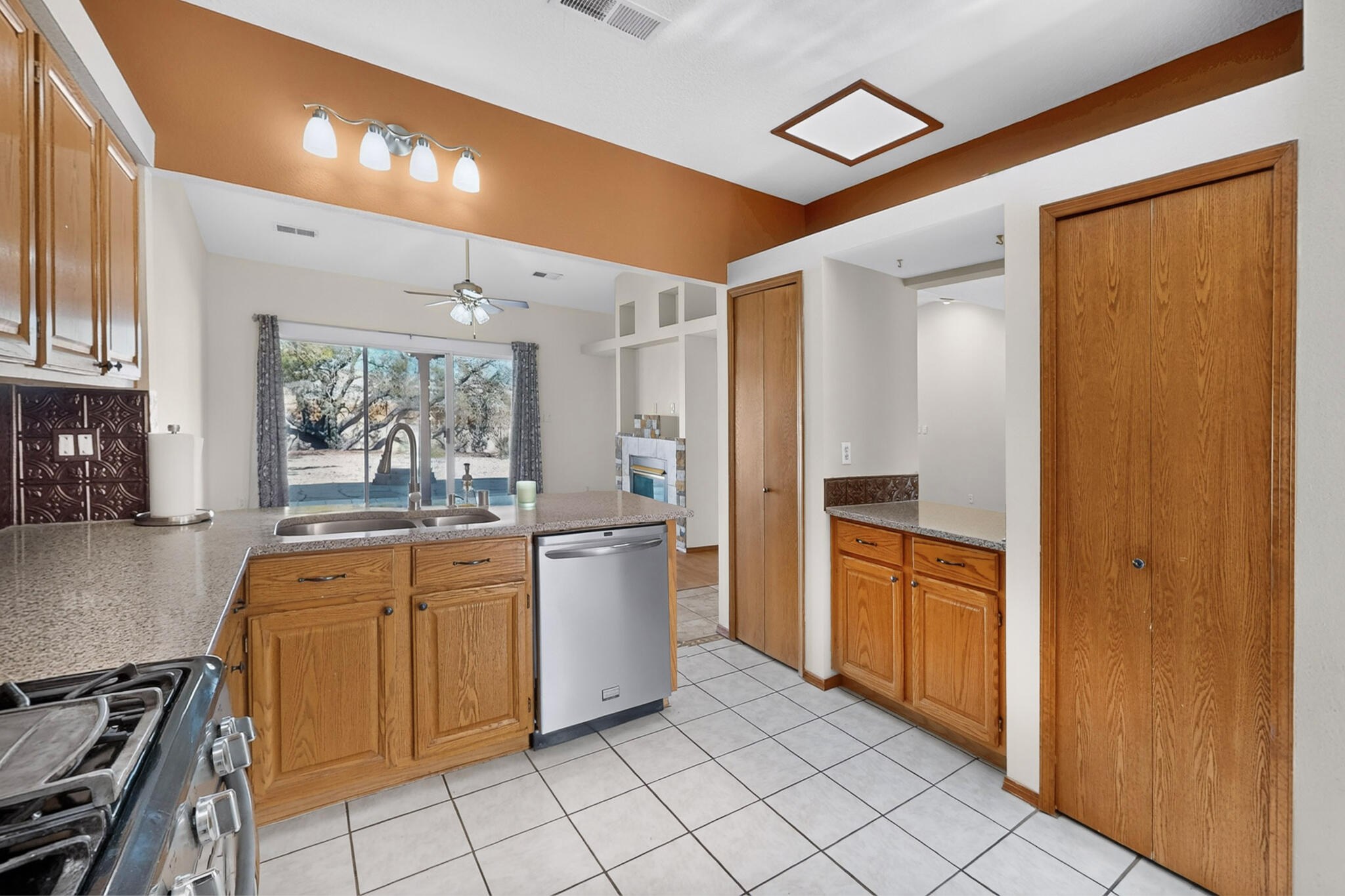 Photo 5 — 2881 Chessman Drive SE