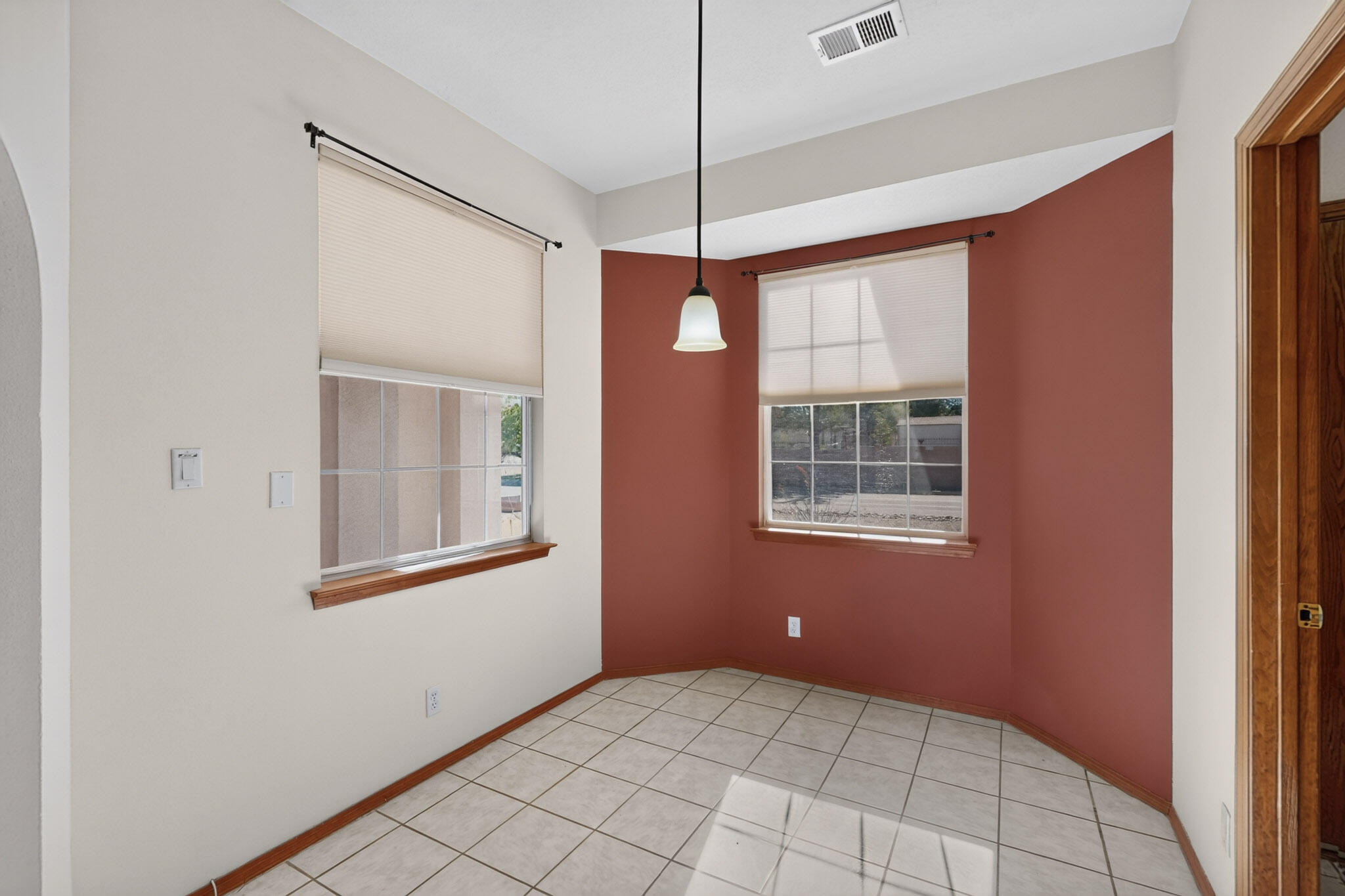 Photo 9 — 2881 Chessman Drive SE