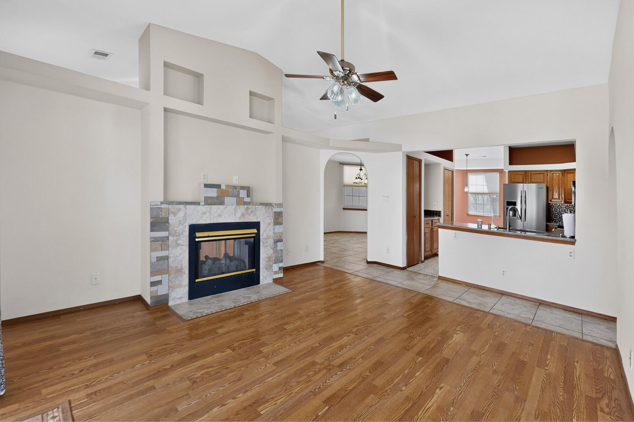 Photo 10 — 2881 Chessman Drive SE