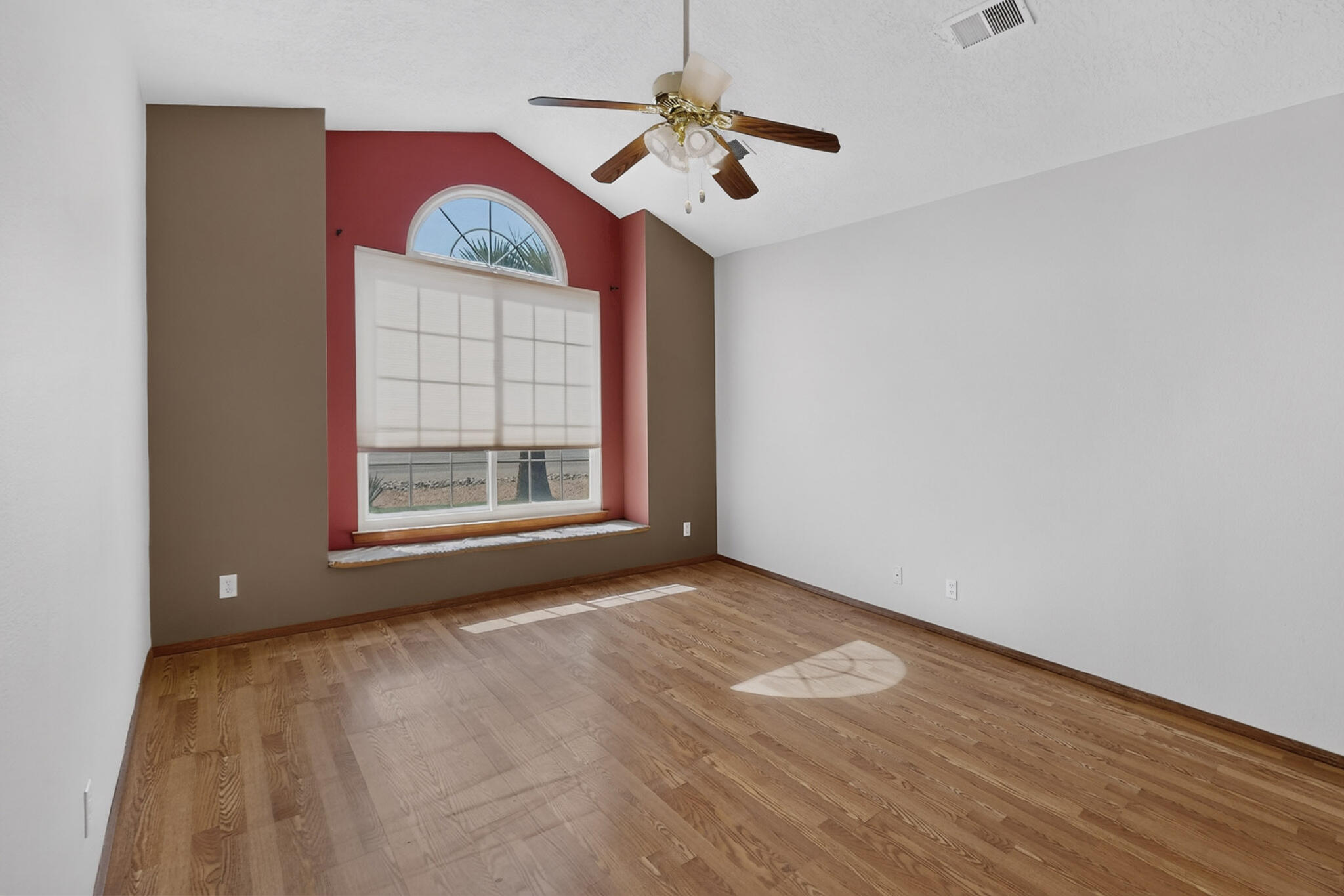 Photo 11 — 2881 Chessman Drive SE