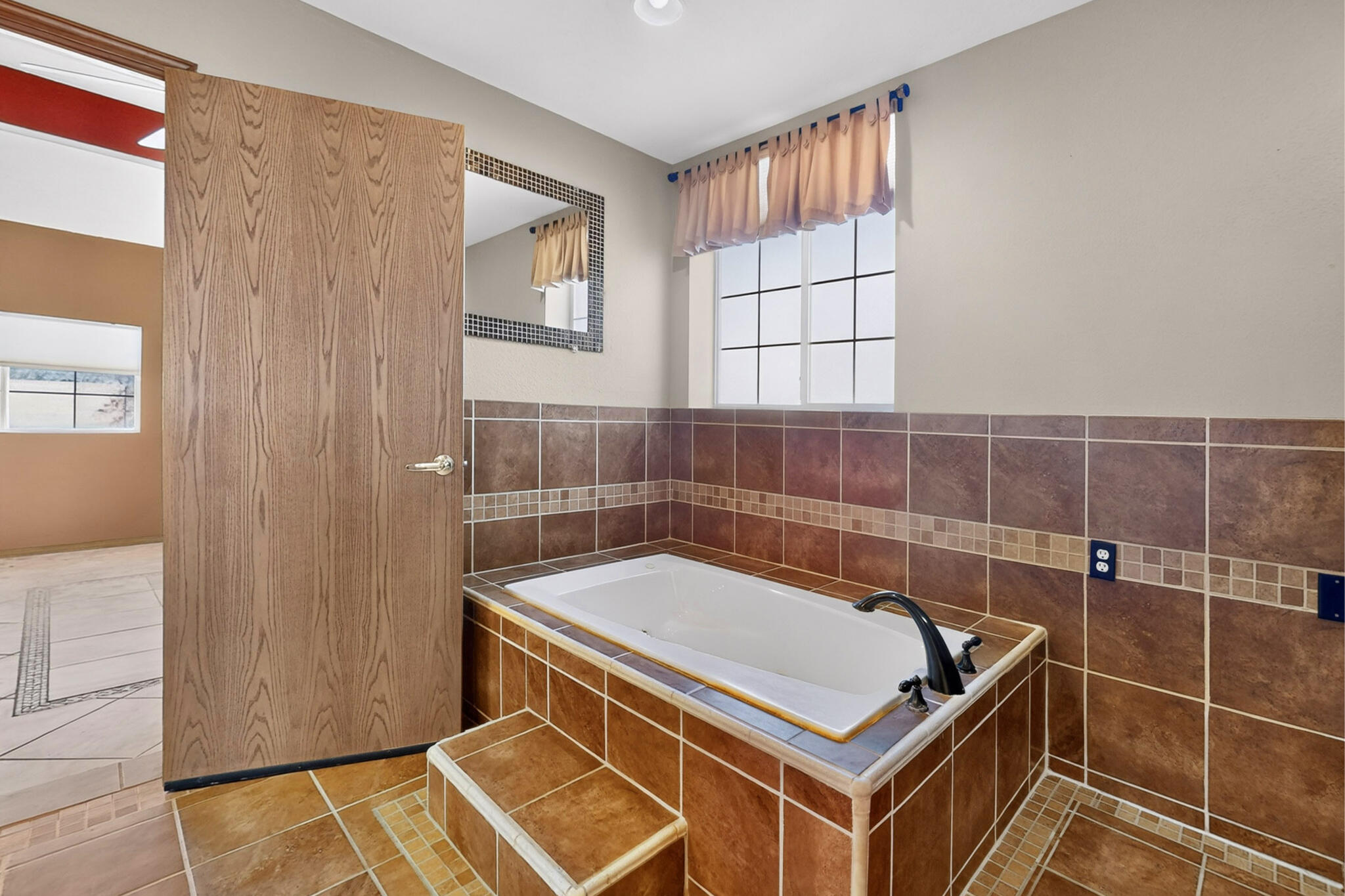 Photo 14 — 2881 Chessman Drive SE