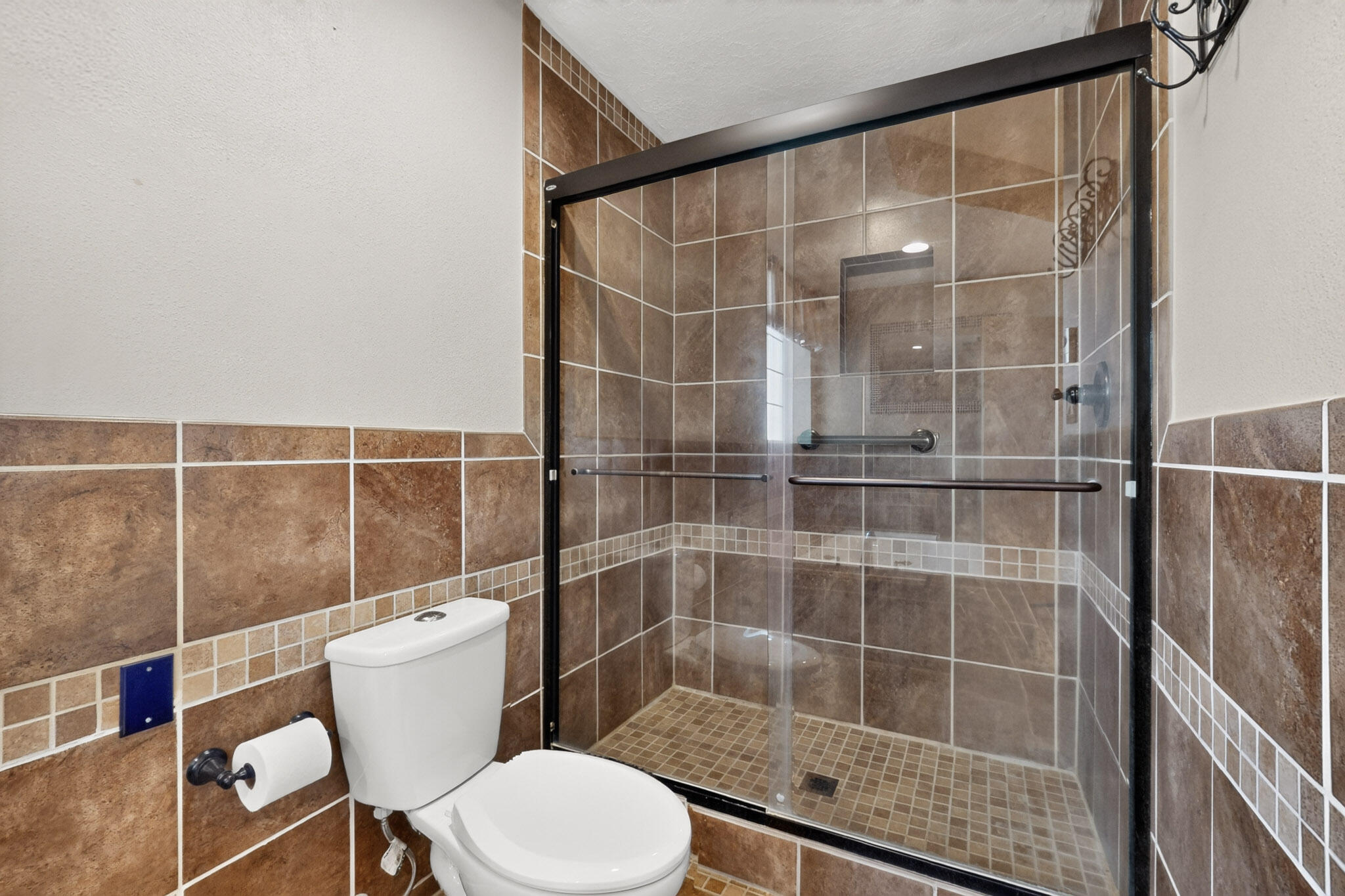 Photo 15 — 2881 Chessman Drive SE