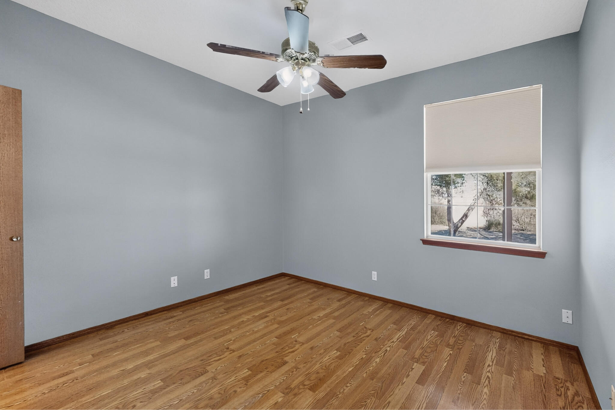 Photo 18 — 2881 Chessman Drive SE