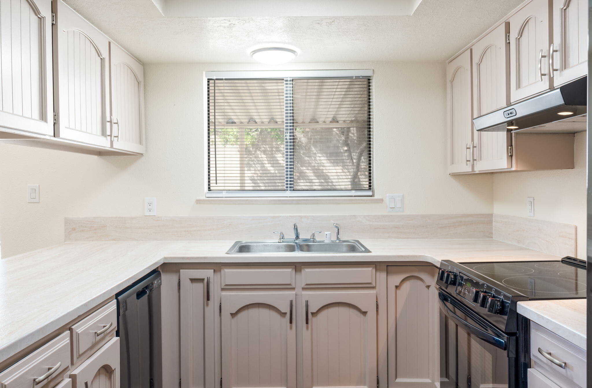 Photo 10 — 6713 Rustler Road NW