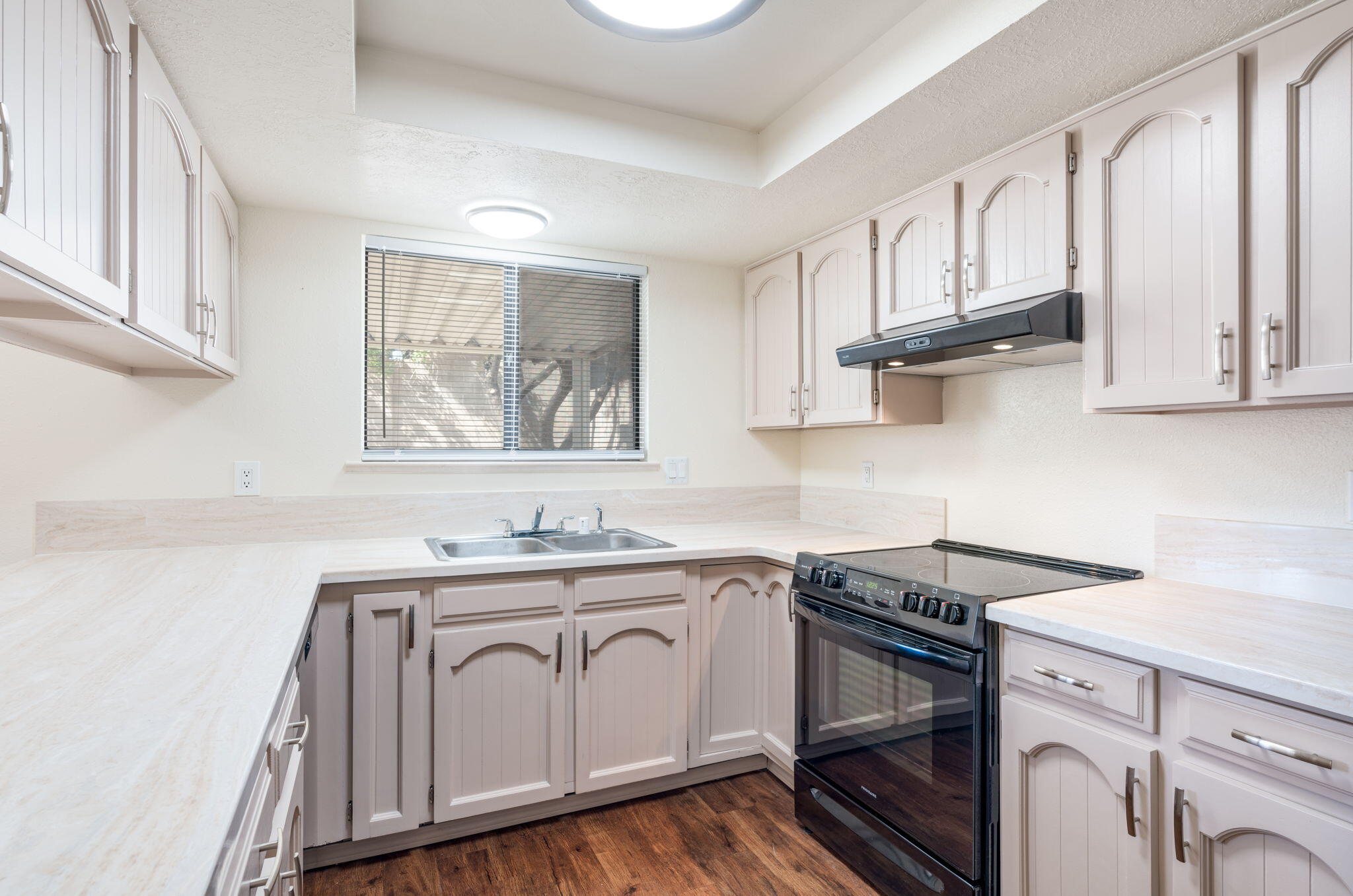Photo 11 — 6713 Rustler Road NW