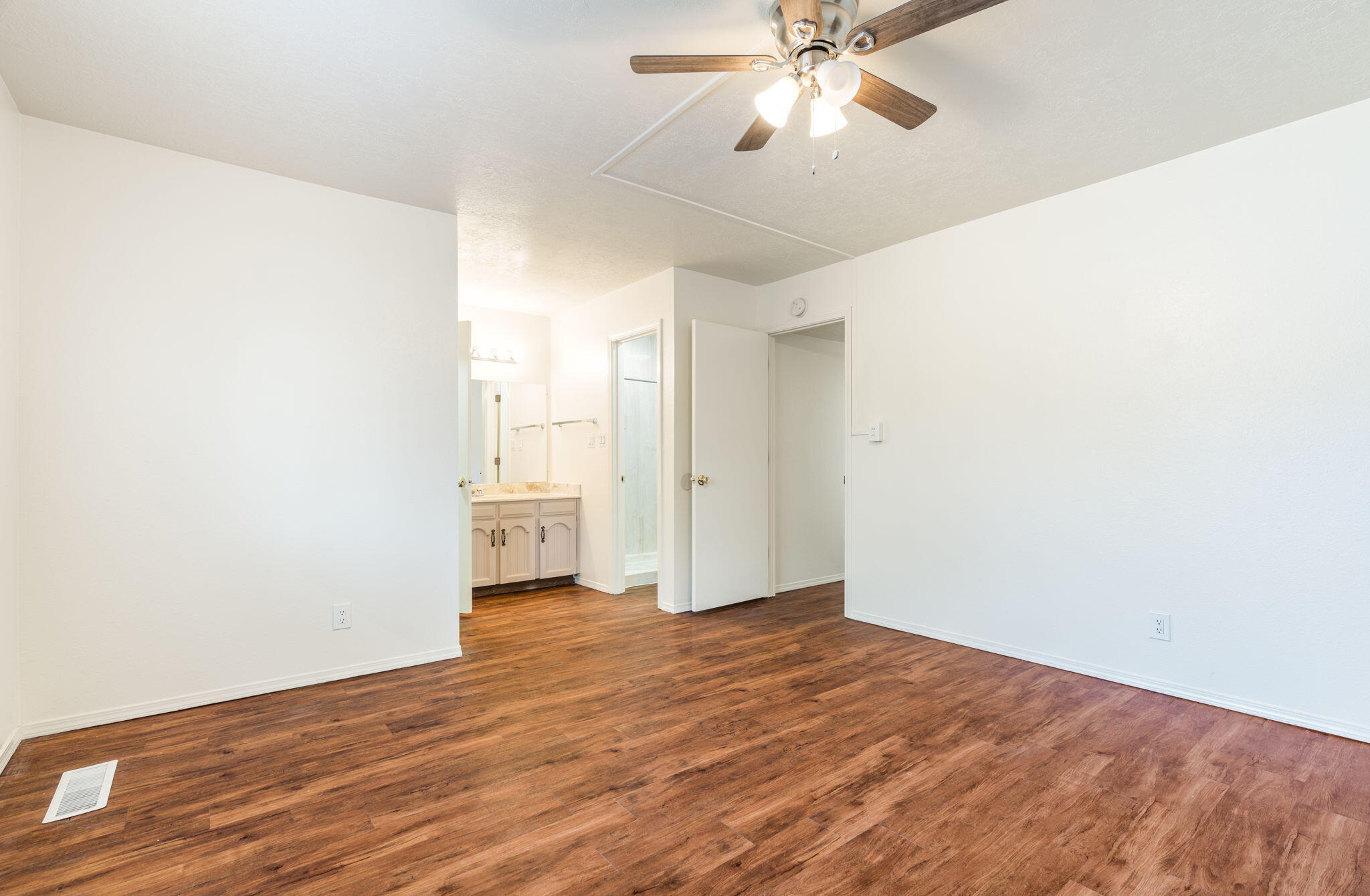 Photo 17 — 6713 Rustler Road NW