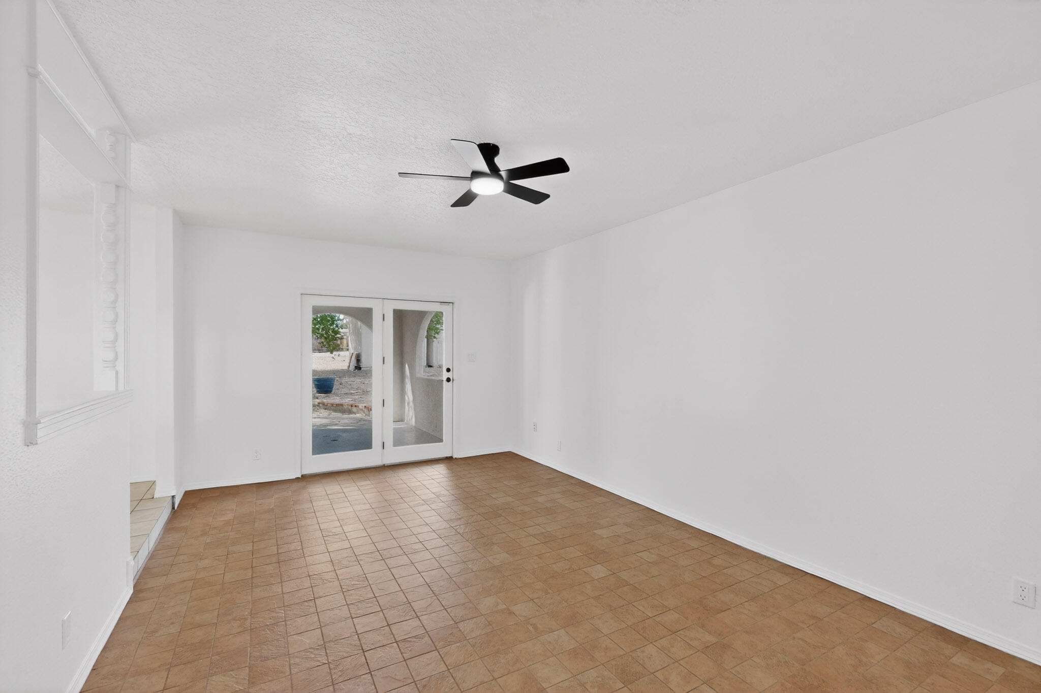 Photo 2 — 1401 35th Circle SE