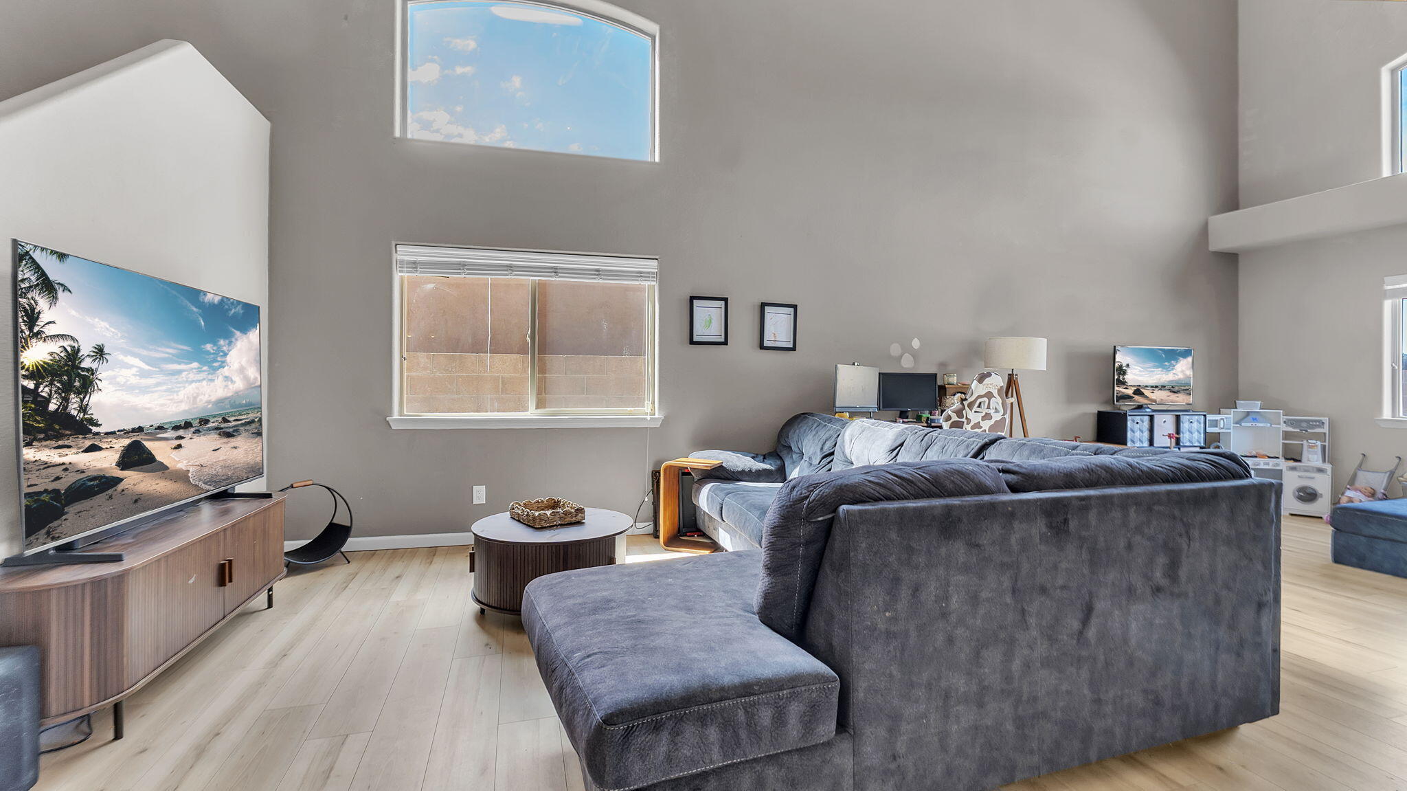 Photo 4 — 5855 Ermemin Avenue NW