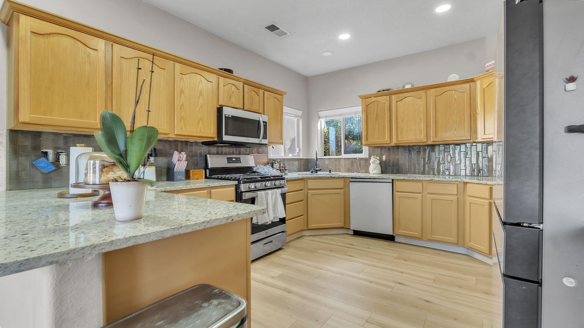 Photo 7 — 5855 Ermemin Avenue NW