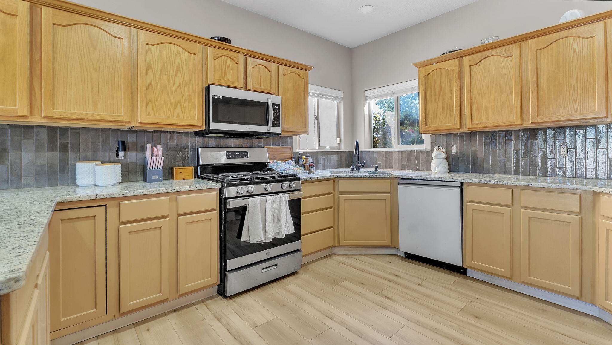 Photo 8 — 5855 Ermemin Avenue NW