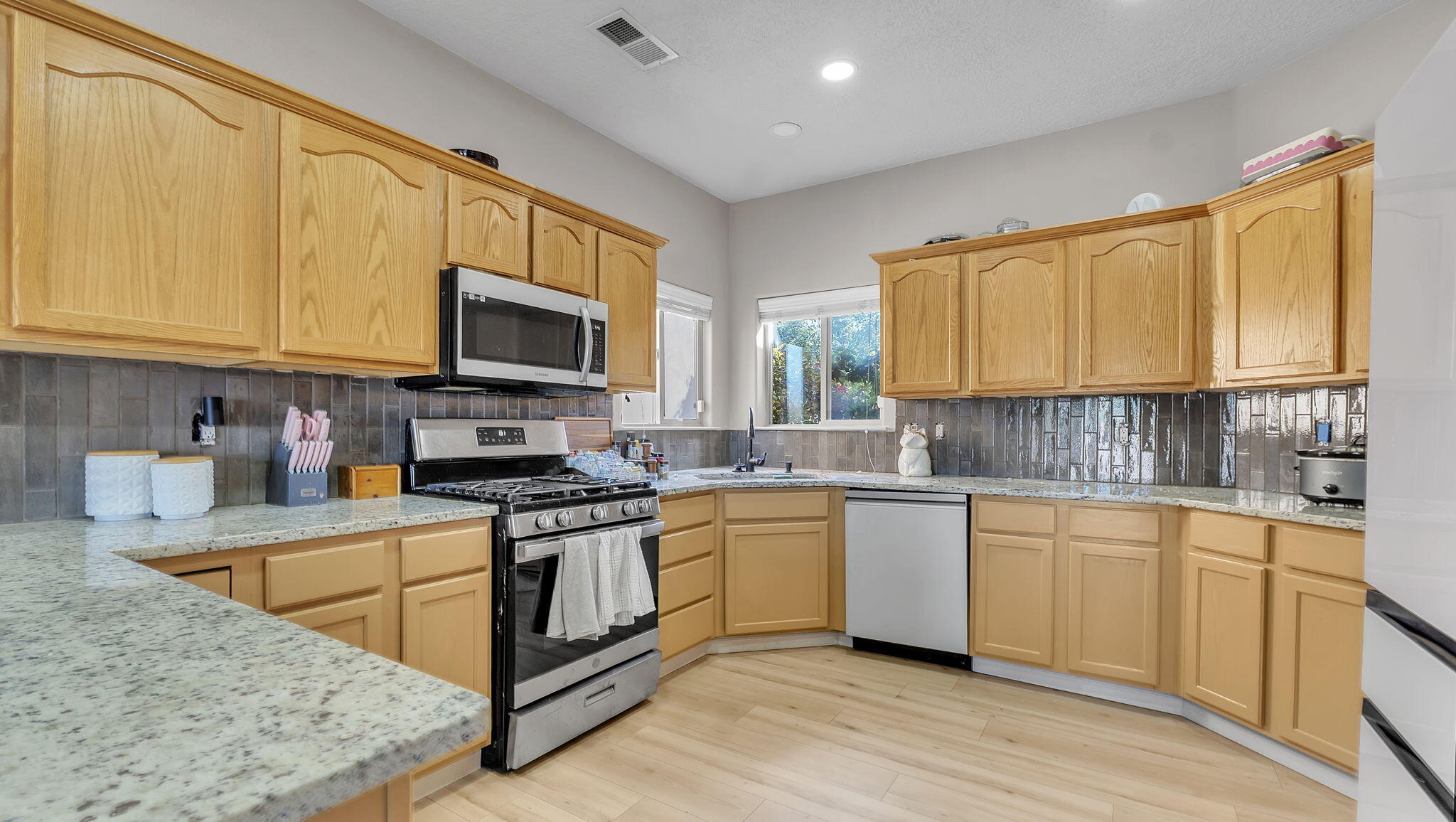 Photo 11 — 5855 Ermemin Avenue NW