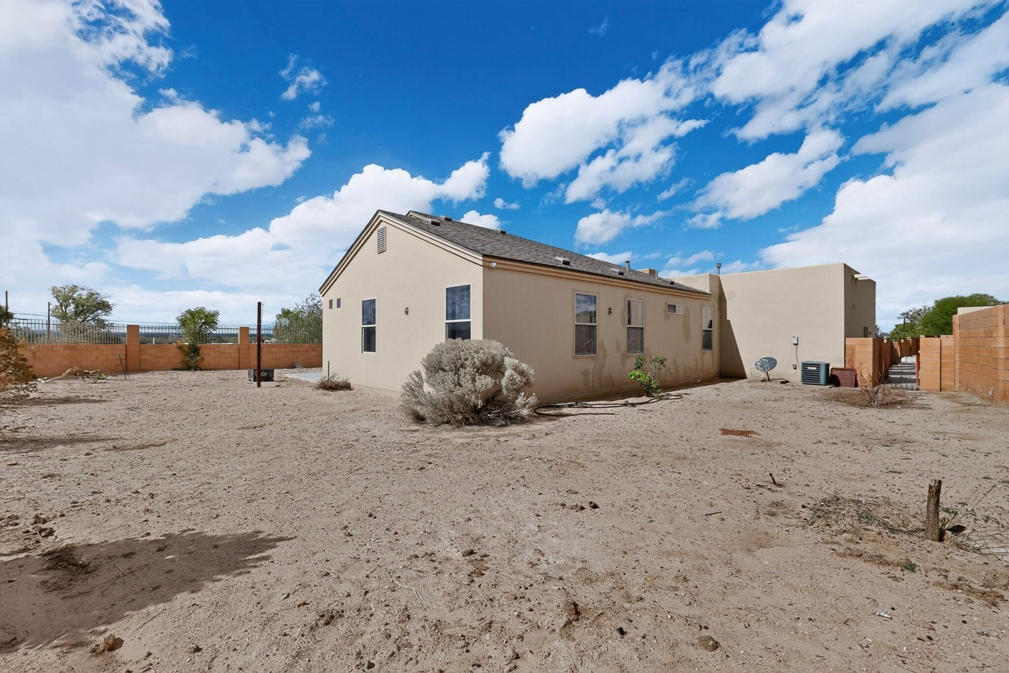 Photo 4 — 504 Brianna Loop NE