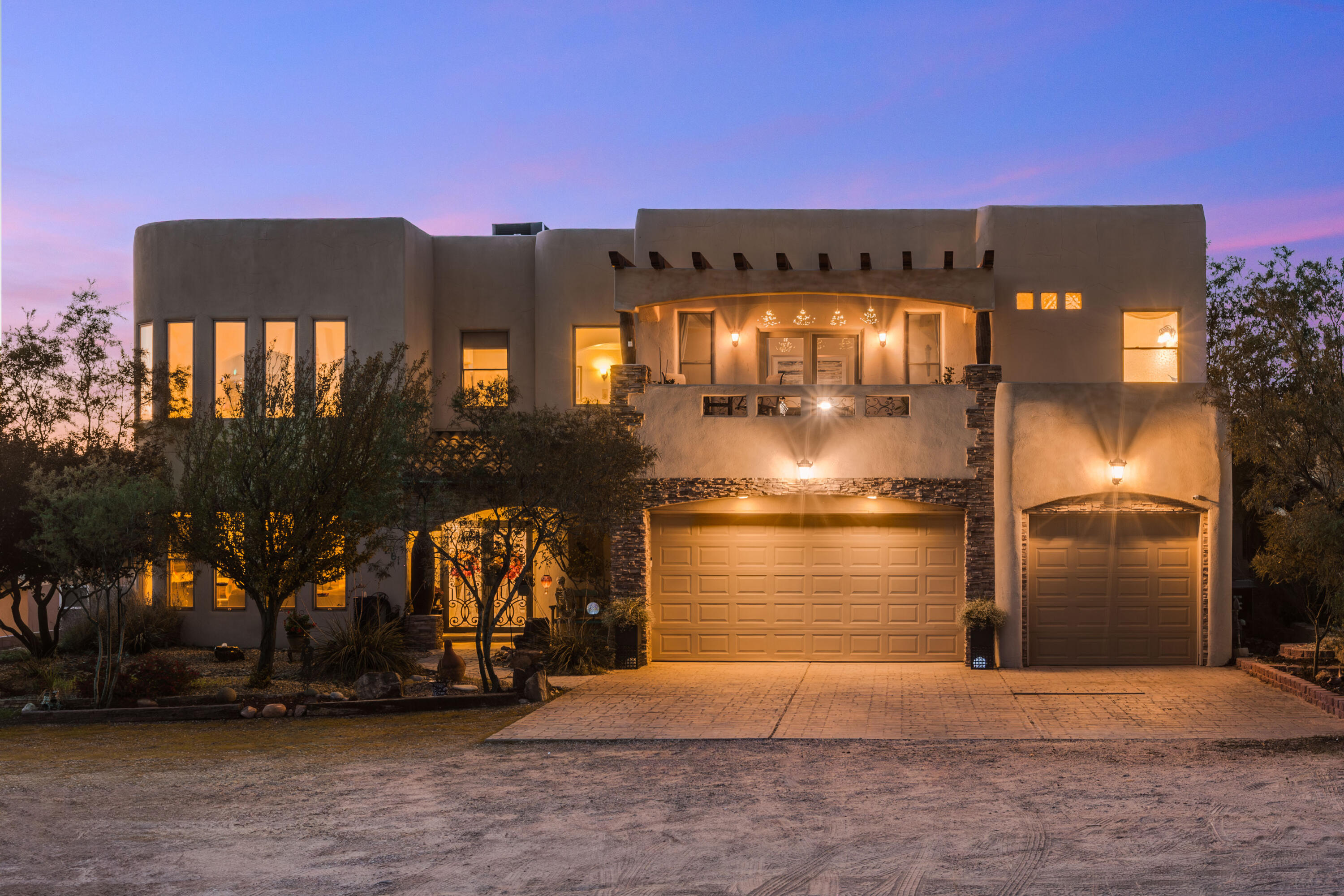Photo 4 — 1261 Monterrey Road NE