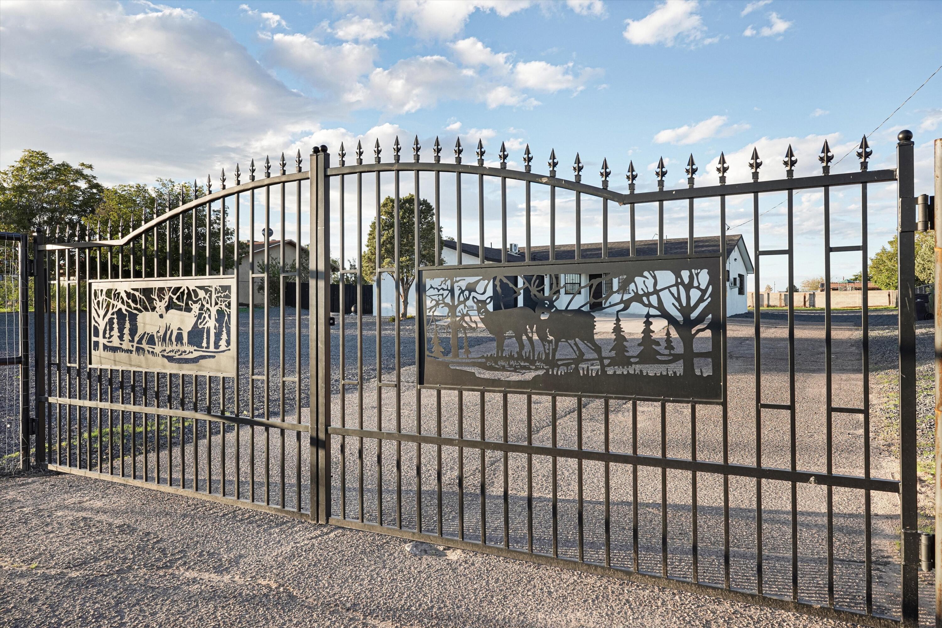 5319 Powers Way Road SW, Albuquerque, NM 87121