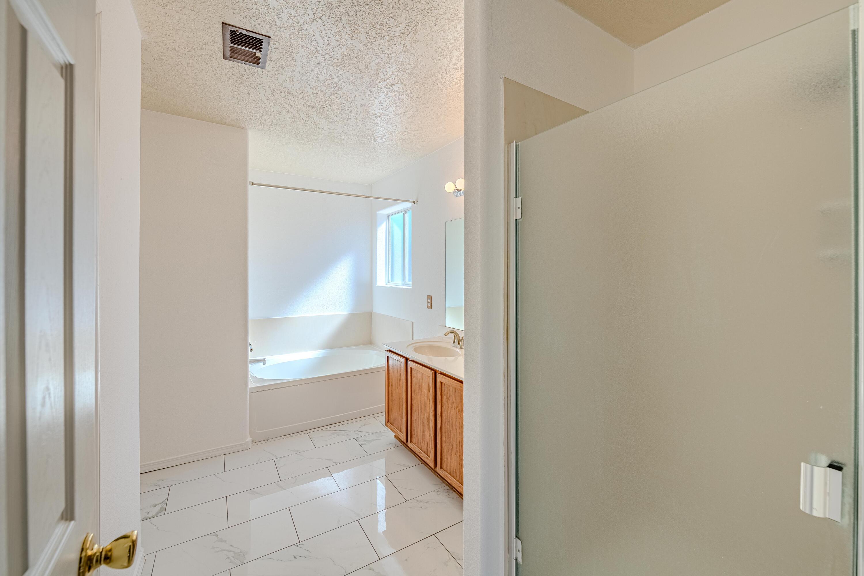 Photo 16 — 5001 Sanbusco Drive NE