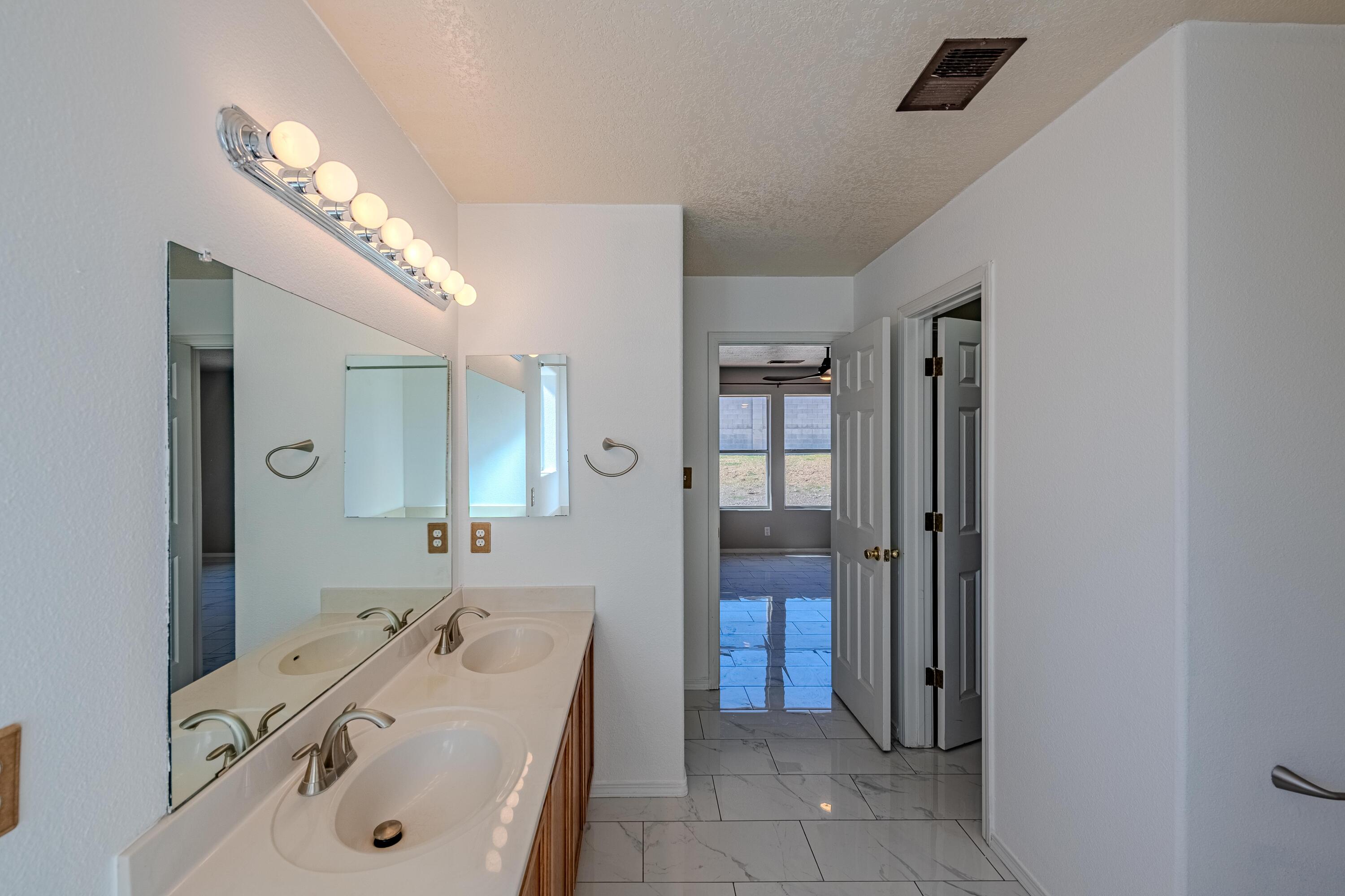 Photo 15 — 5001 Sanbusco Drive NE