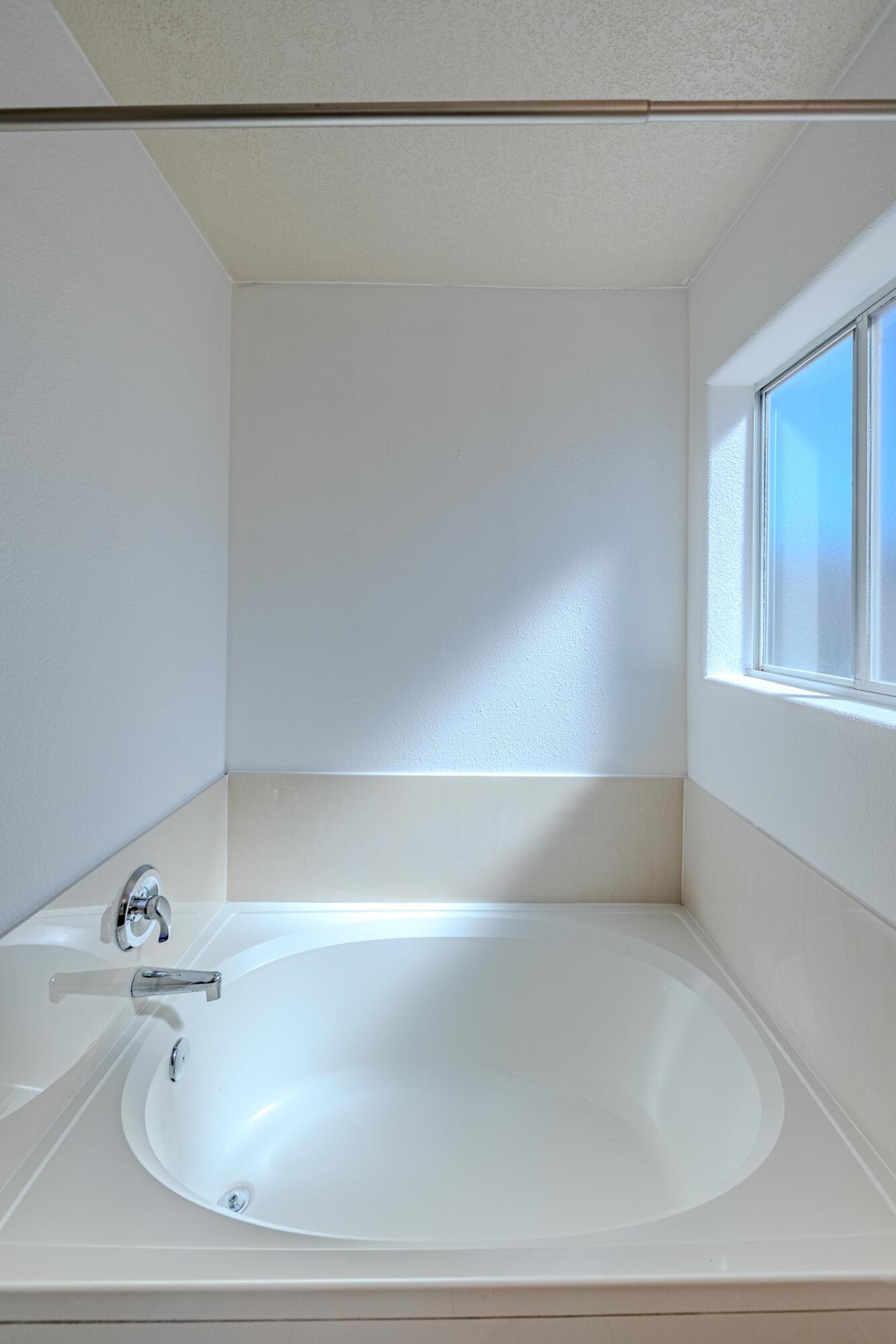 Photo 14 — 5001 Sanbusco Drive NE