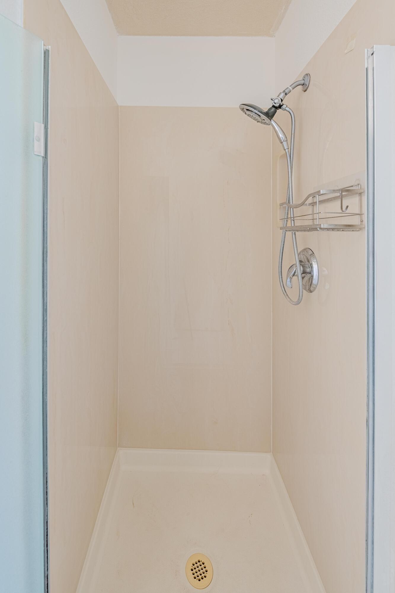 Photo 13 — 5001 Sanbusco Drive NE