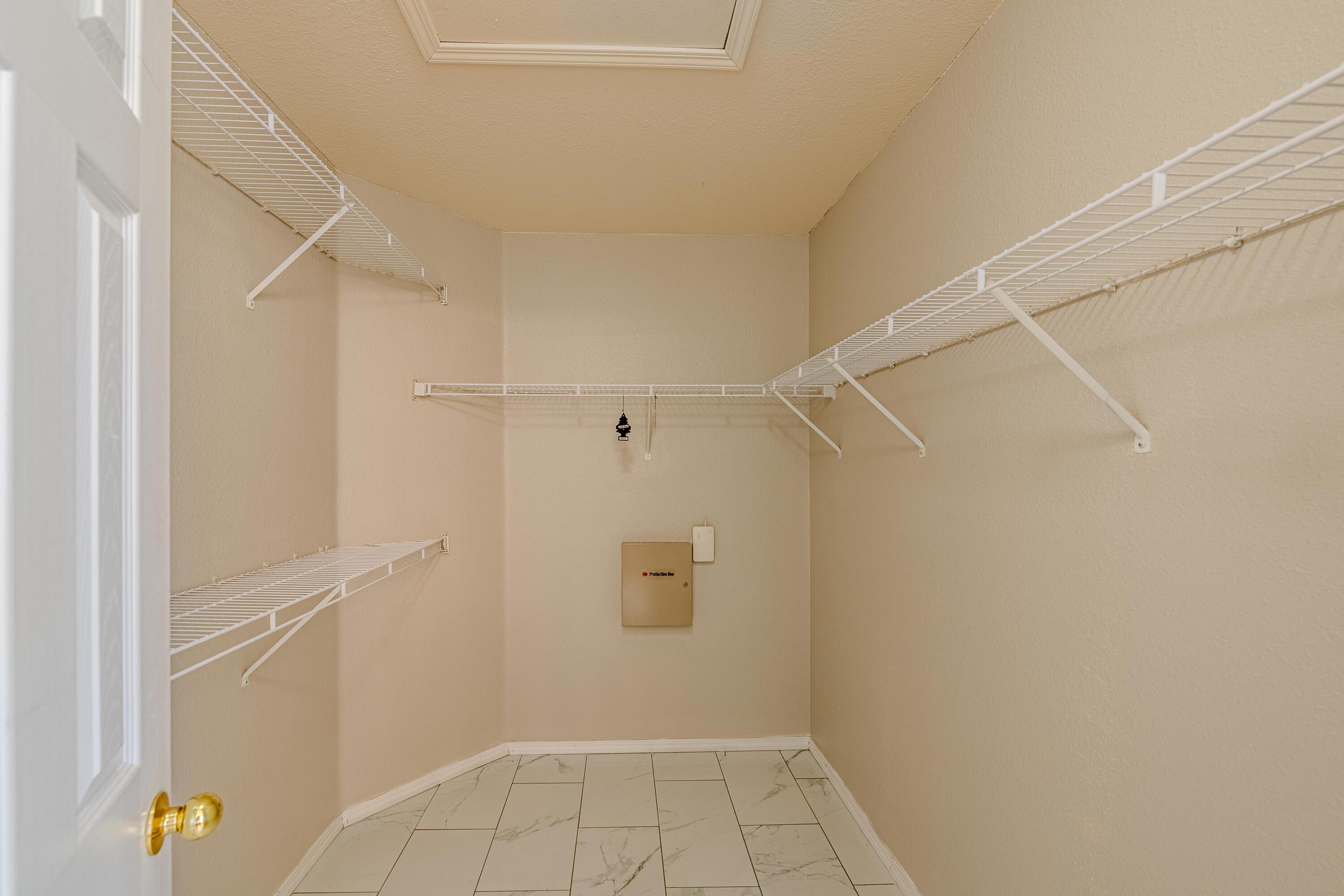 Photo 12 — 5001 Sanbusco Drive NE