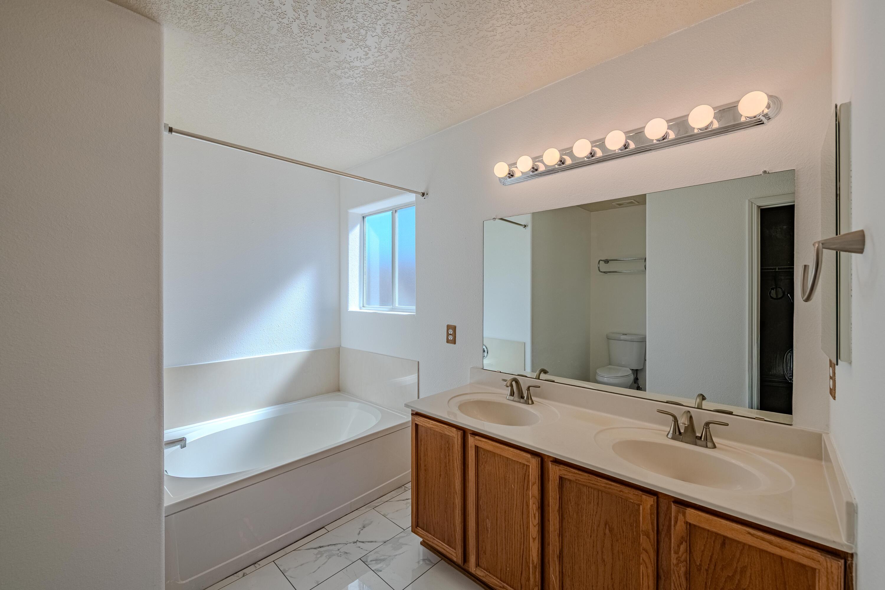 Photo 11 — 5001 Sanbusco Drive NE