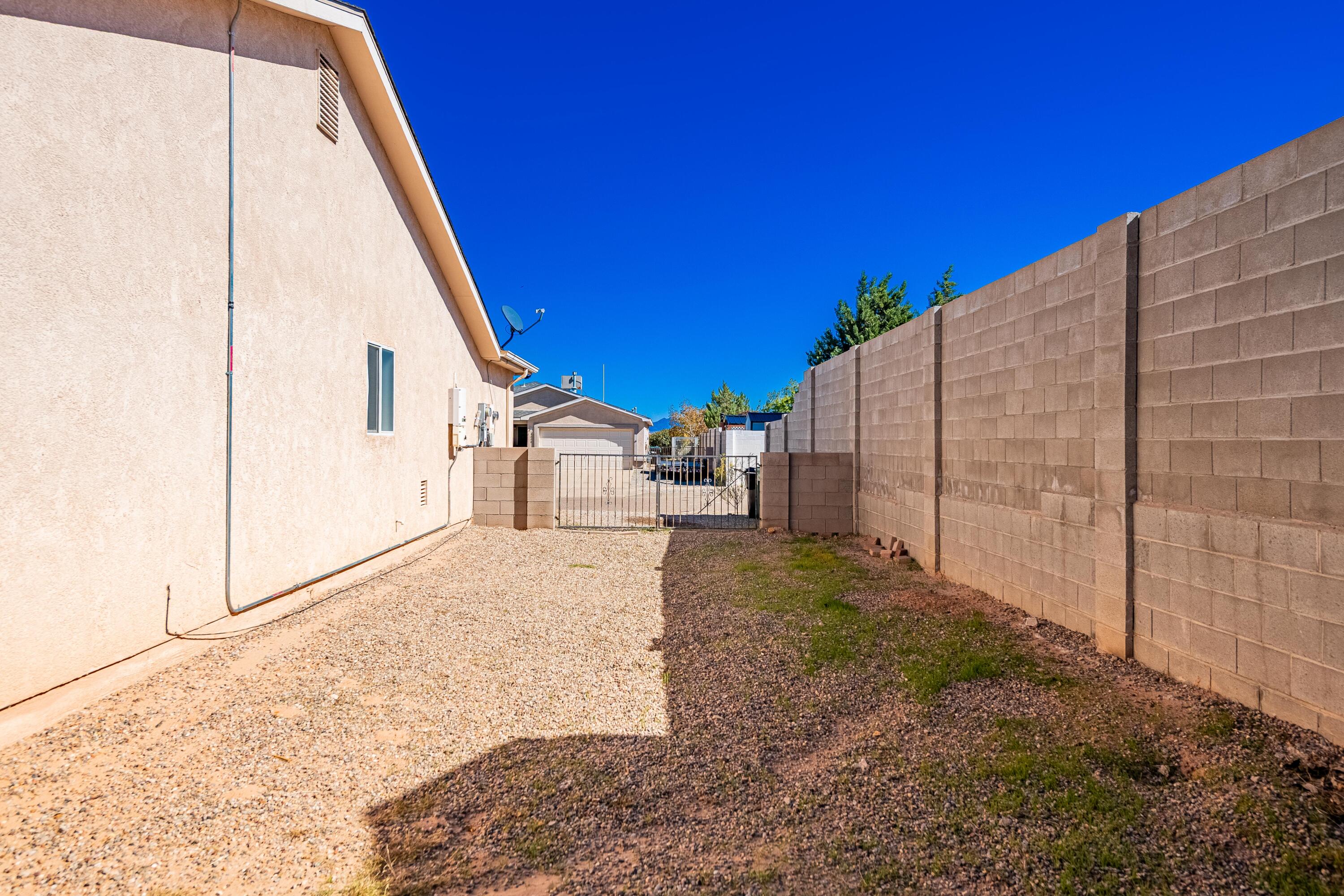 Photo 5 — 5001 Sanbusco Drive NE