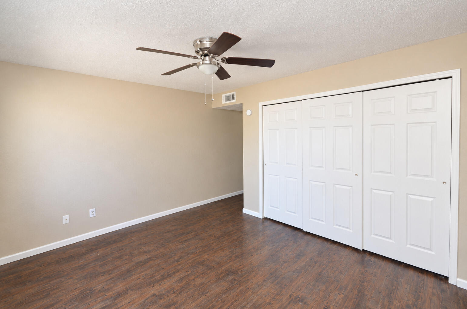 Photo 3 — 4933 Turquoise Drive NE