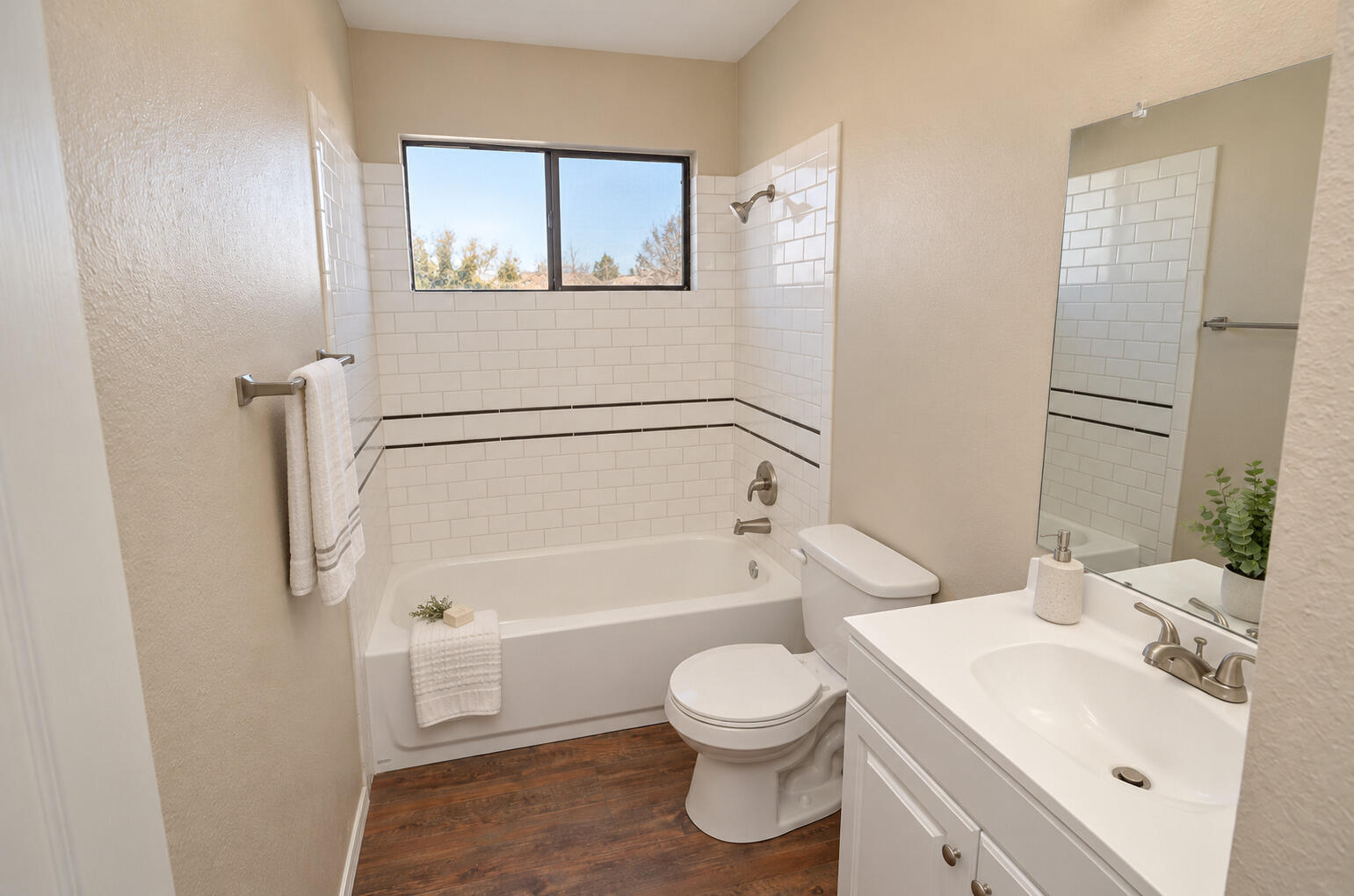Photo 5 — 4933 Turquoise Drive NE