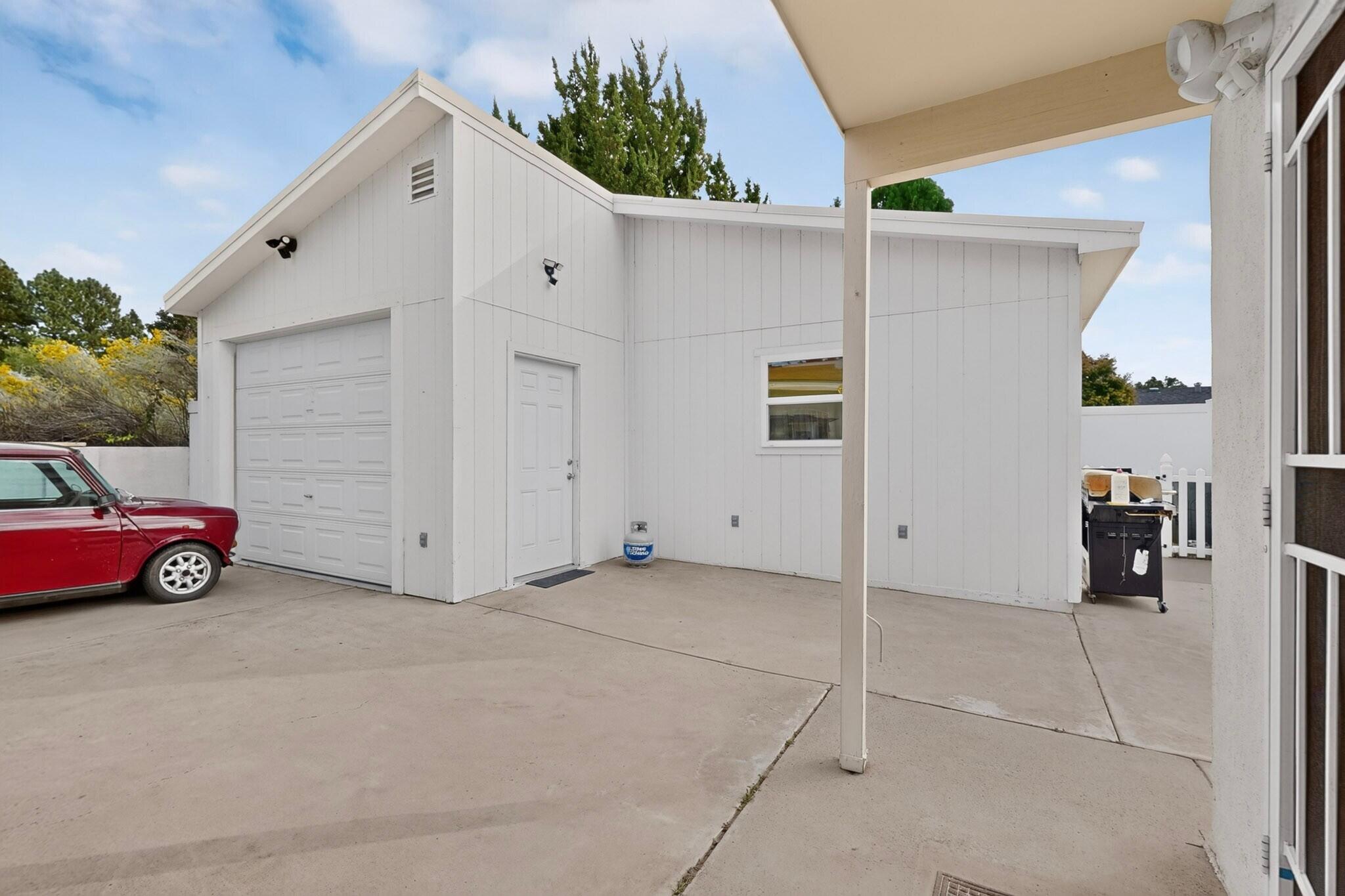 Photo 4 — 7108 Vista Del Arroyo Avenue NE