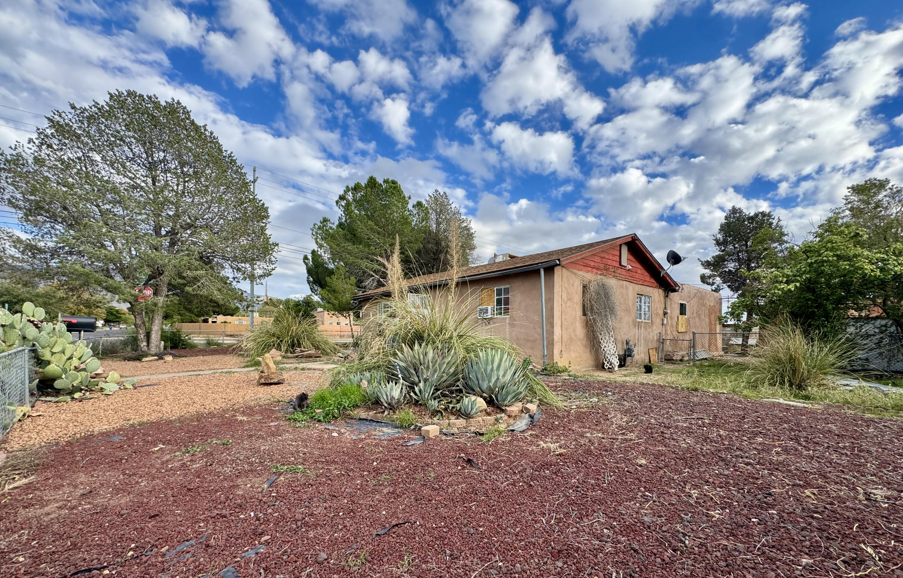 Photo 4 — 9612 Woodland Avenue NE