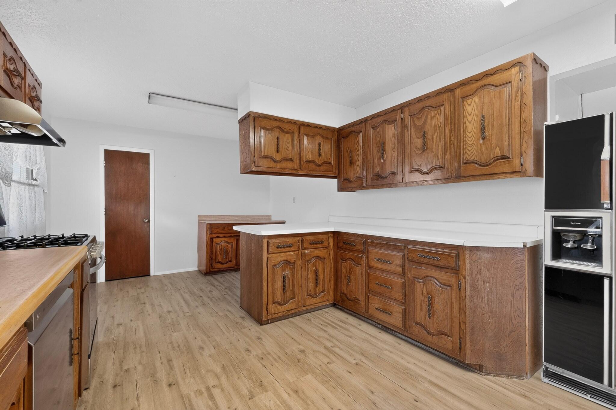 Photo 2 — 628 Mountain View Avenue NE