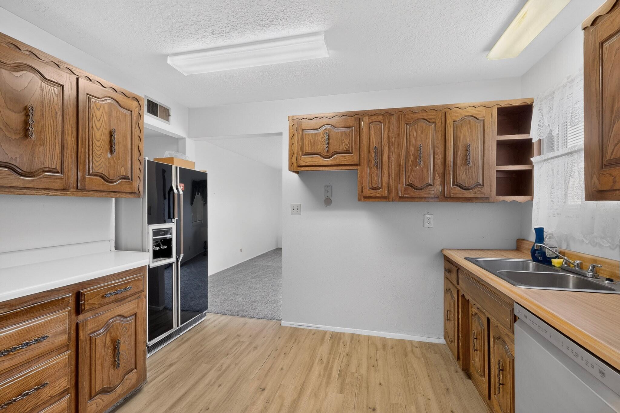 Photo 3 — 628 Mountain View Avenue NE