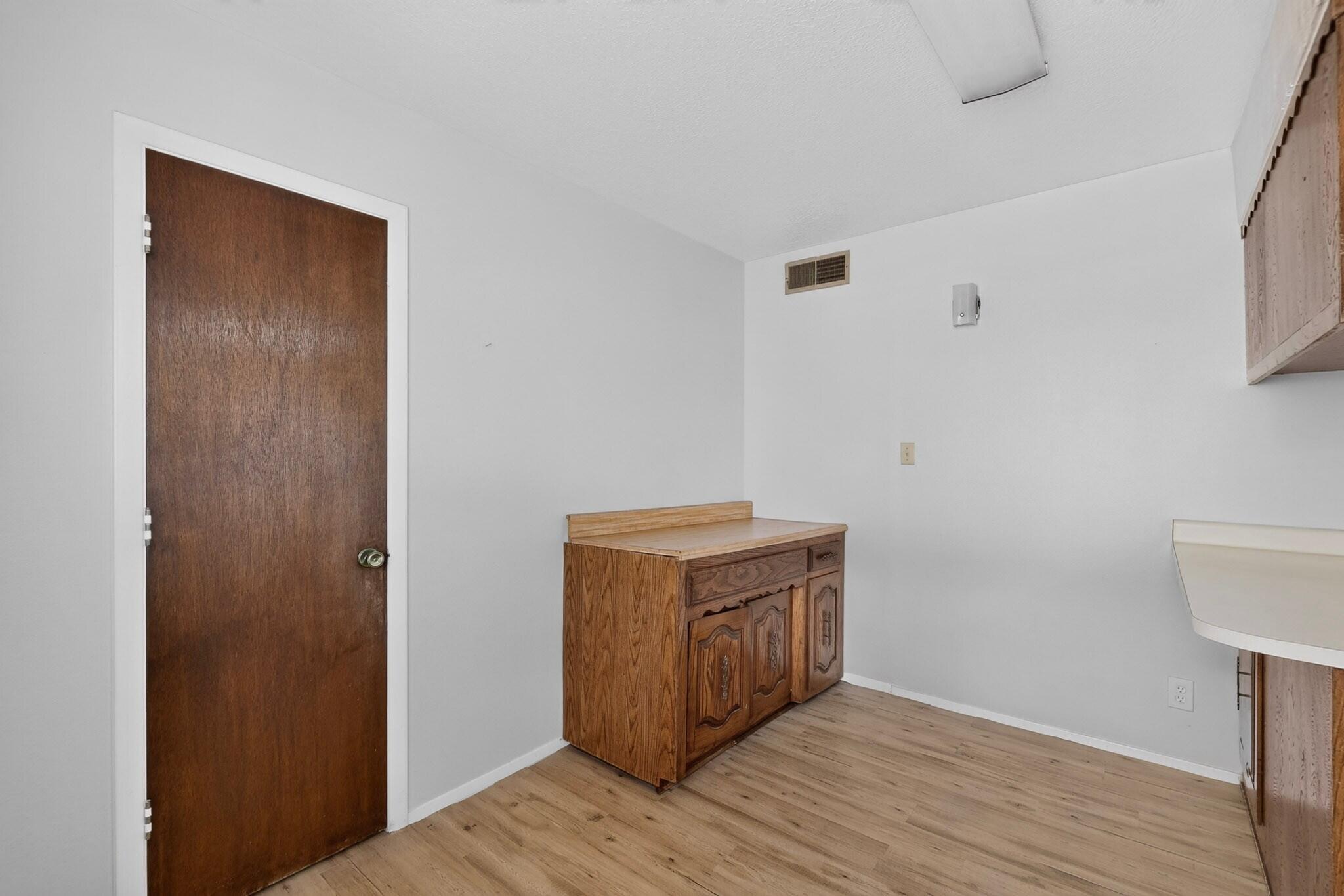Photo 6 — 628 Mountain View Avenue NE