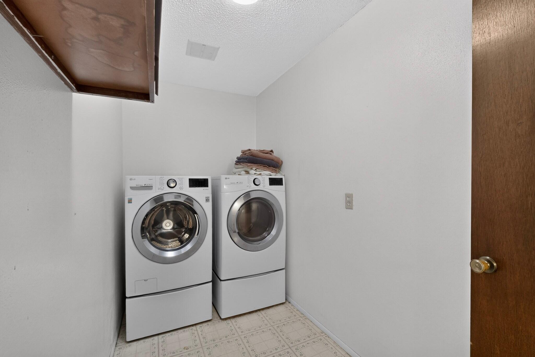 Photo 7 — 628 Mountain View Avenue NE
