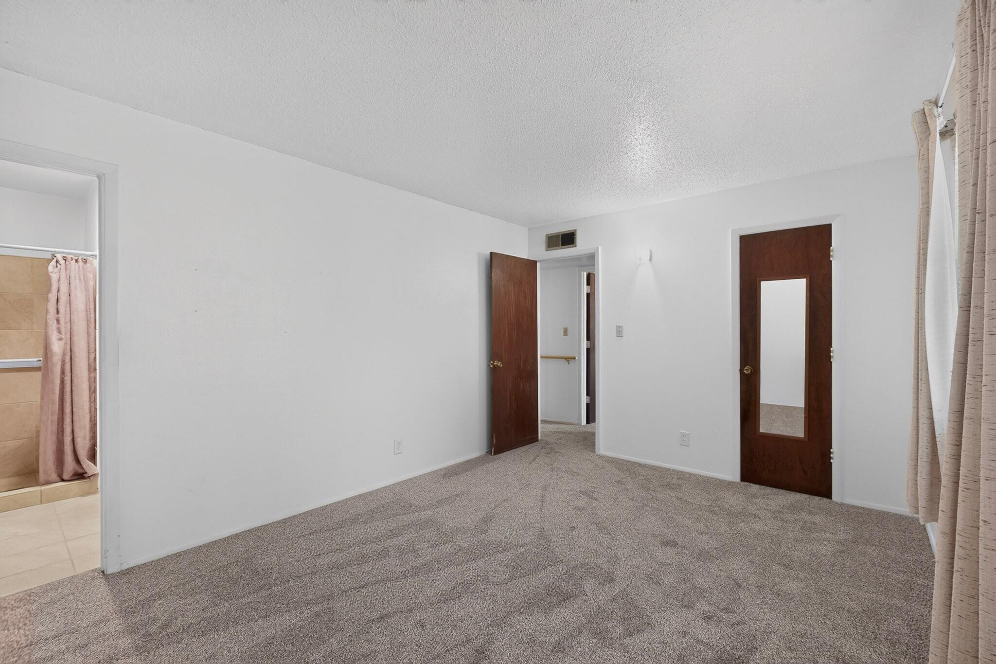 Photo 8 — 628 Mountain View Avenue NE