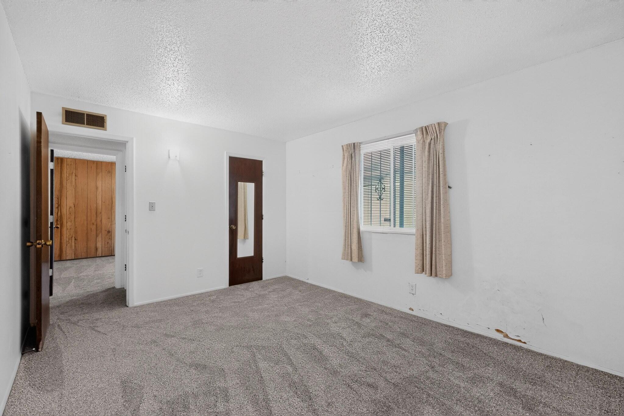Photo 10 — 628 Mountain View Avenue NE