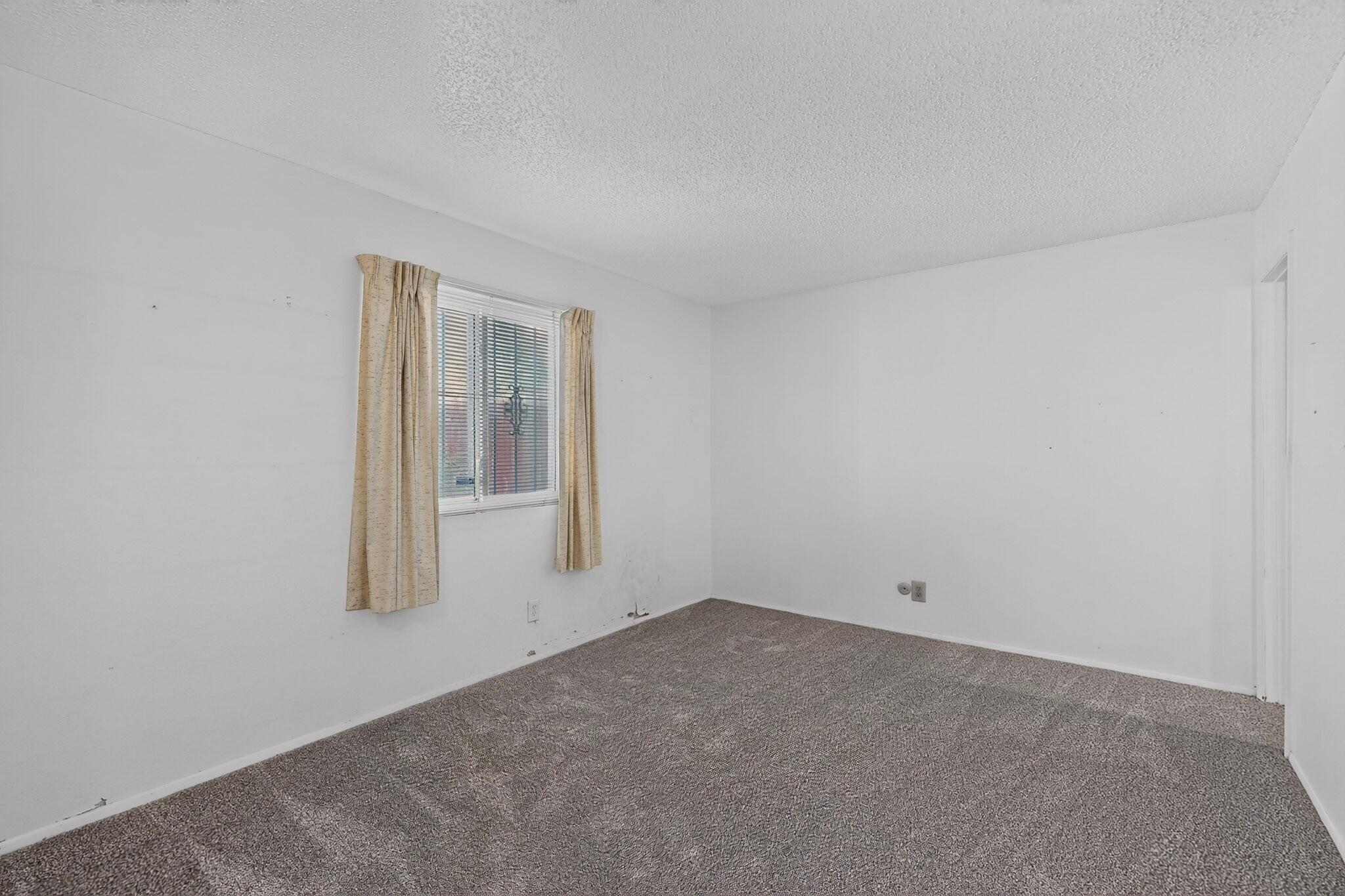 Photo 11 — 628 Mountain View Avenue NE