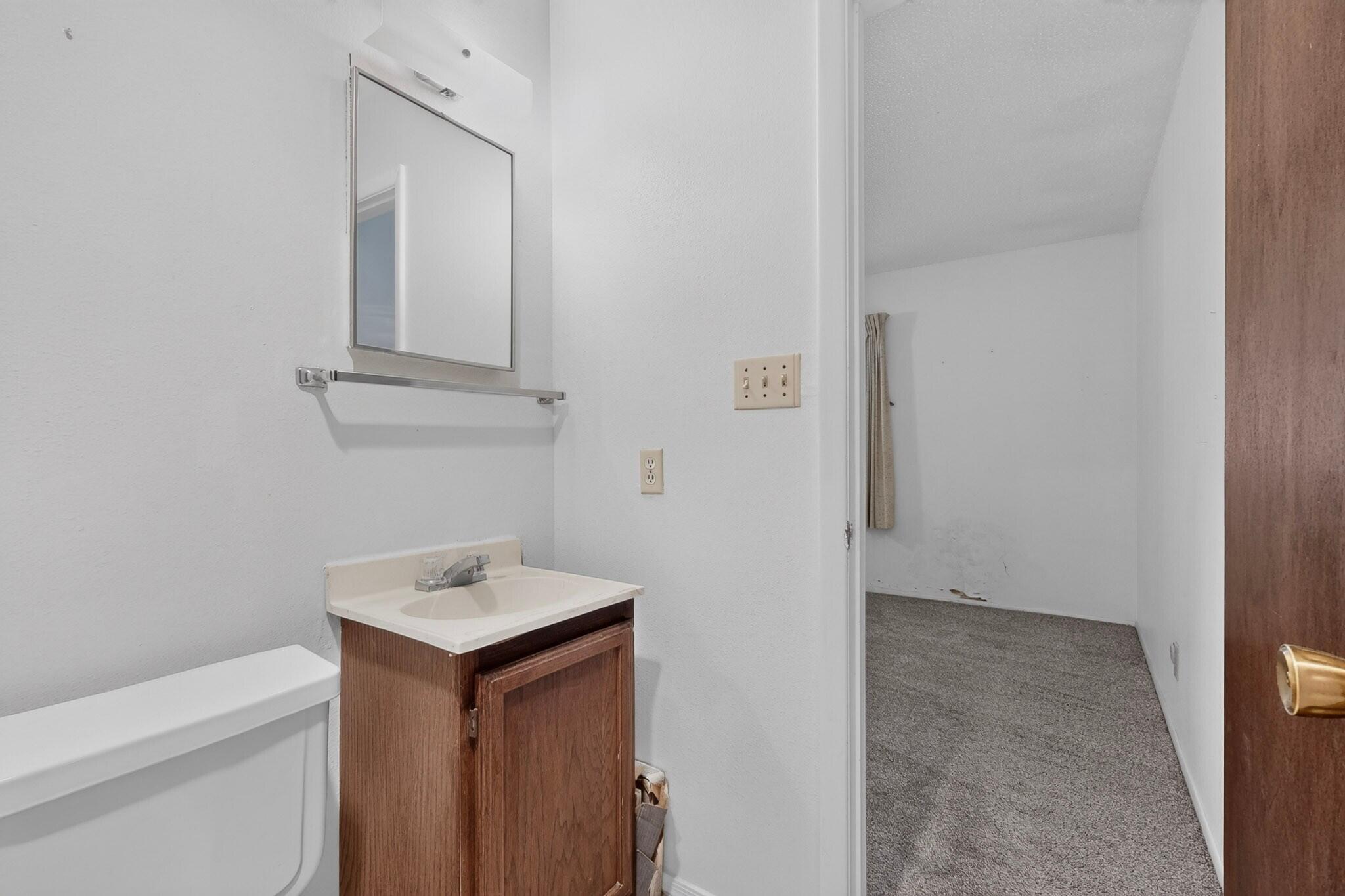Photo 12 — 628 Mountain View Avenue NE