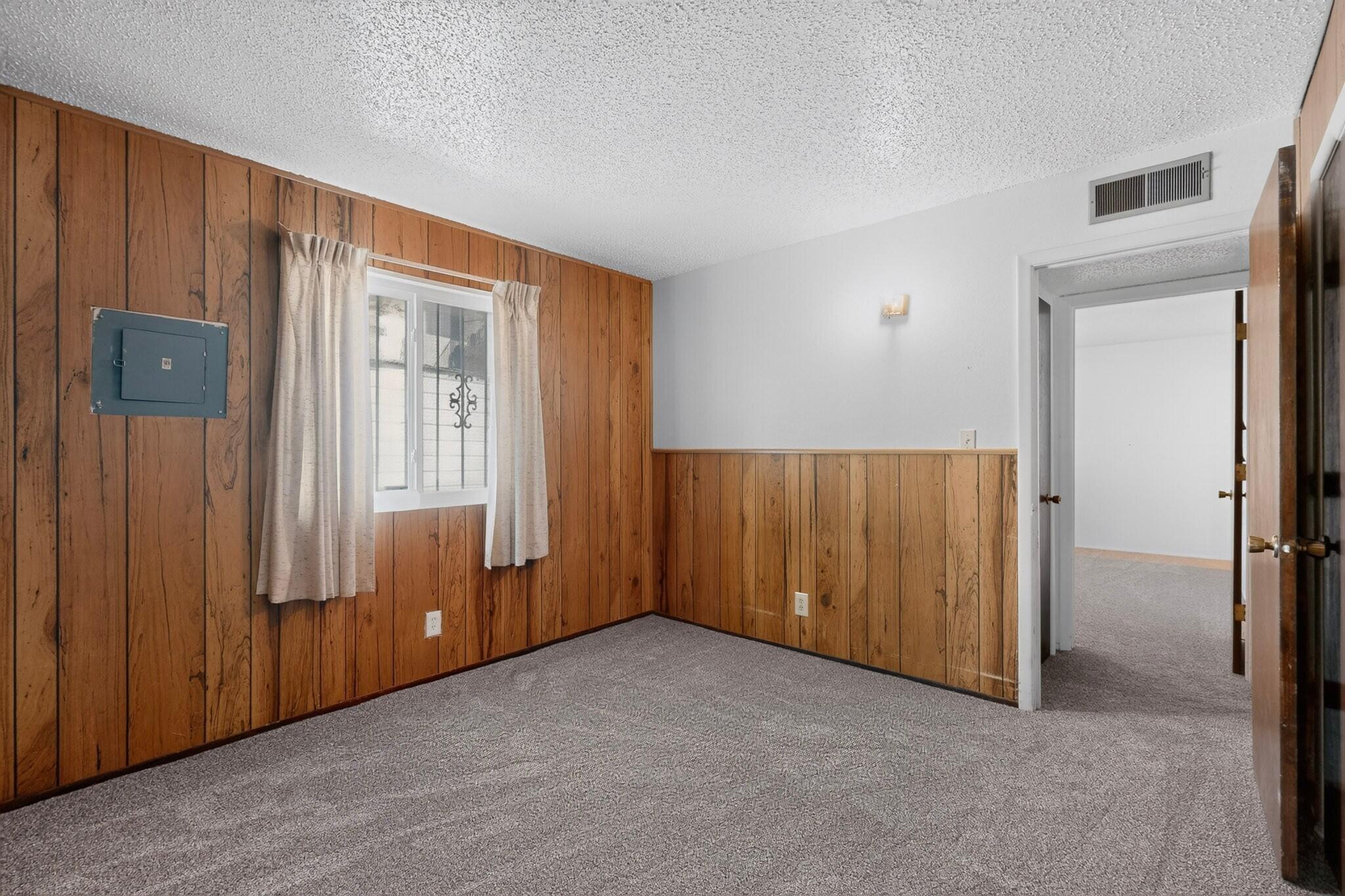 Photo 18 — 628 Mountain View Avenue NE